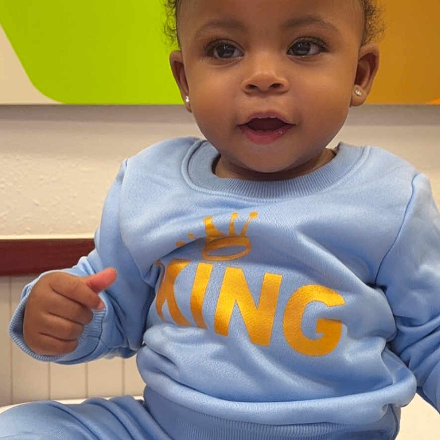 Kingston is registered to the contest to win money with this photo: baby, bodypart, clothing, face, finger, footwear, hand, head, knitwear, longsleeve, pants, person, photography, portrait, shoe, sitting, sleeve, sweater, sweatshirt, t_shirt