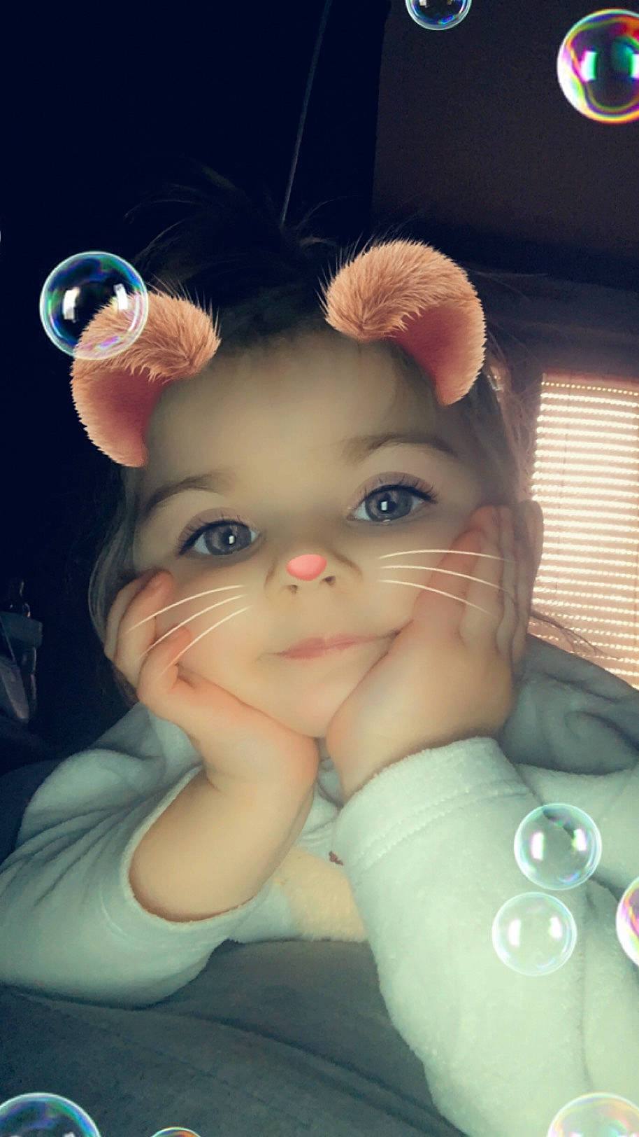 Alézya participe au concours pour gagner de l'argent avec cette photo : baby, black_hair, cheek, child, cool, ear, eyebrow, eyelash, finger, flash_photography, forehead, fun, gesture, happy, iris, lip, mouth, nose, person, skin