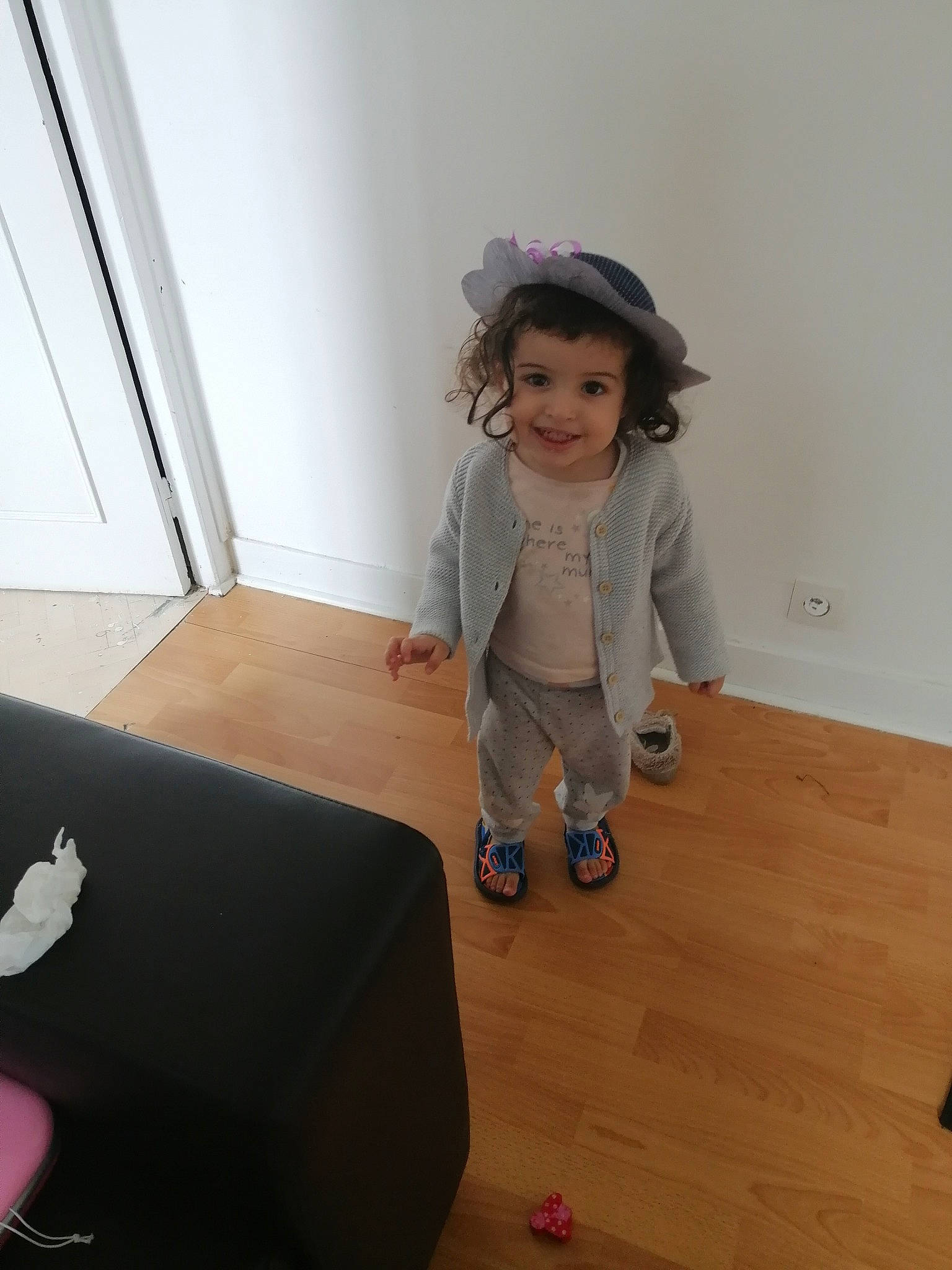 Nelya participe au concours pour gagner de l'argent avec cette photo : child, floor, flooring, hardwood, joy, laminate_flooring, material_property, person, play, shoulder, toddler, wood, wood_flooring