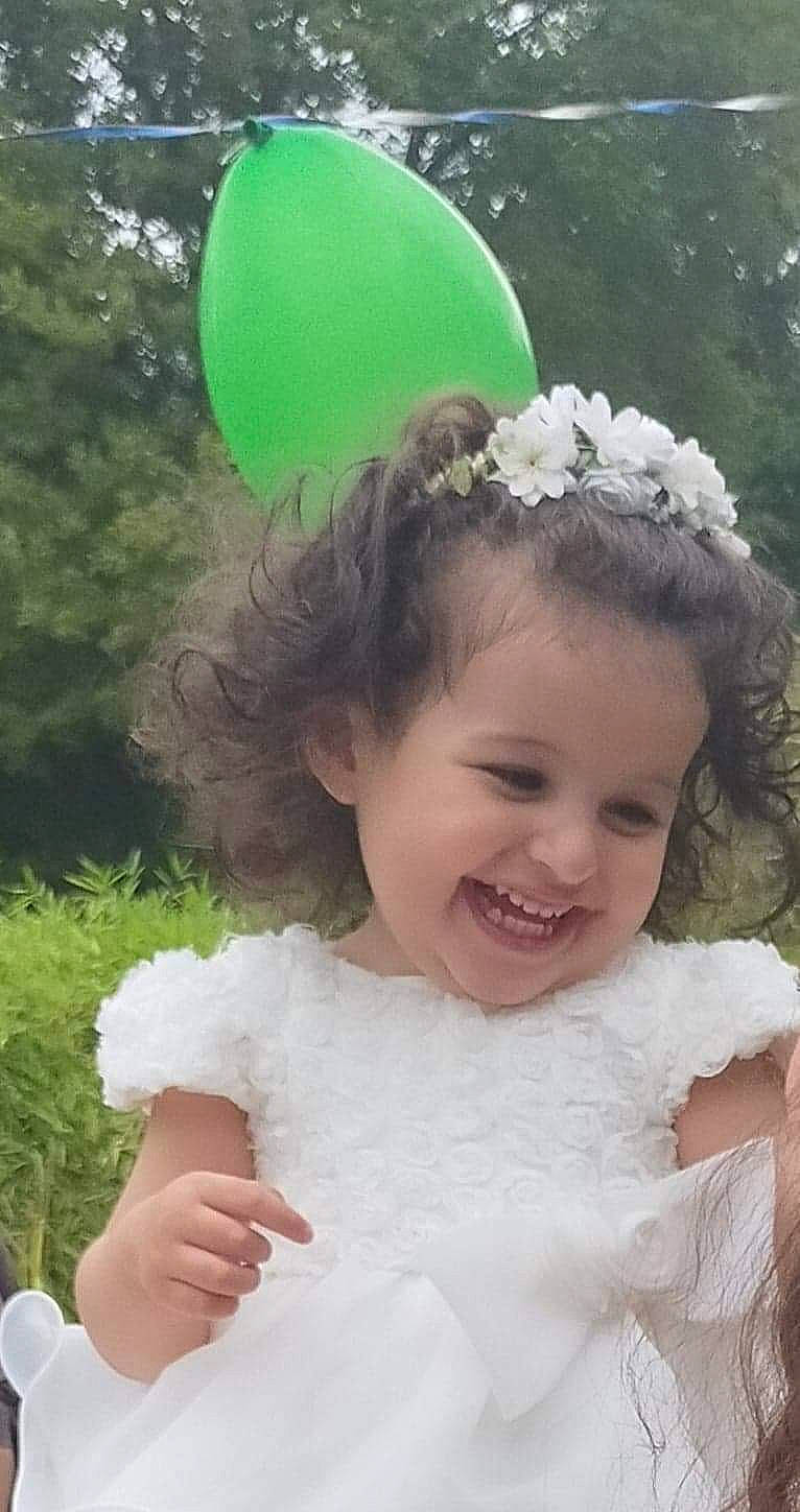 Nelya a rejoint le concours — aidez-le/la à gagner de superbes lots ! baby, child, dress, fun, hair_accessory, happy, headgear, headpiece, joy, party_supply, person, play, smile, toddler