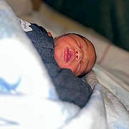 Alioune Tikilagi participe au concours pour gagner de l'argent avec cette photo : newborn, baby, sleeping, blanket, cozy, infant, face, lips, peaceful, soft_focus, closeup, cute, resting, person, bed, homedecor, young_child, wrapped, indoors, warm