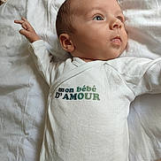 Tiago a rejoint le concours — aidez-le/la à gagner de superbes lots ! baby, blanket, child, cute, expression, face, hand, indoors, infant, lying_down, newborn, onesie, peaceful, portrait, resting, skin, sleepwear, soft_light, white_clothing, young