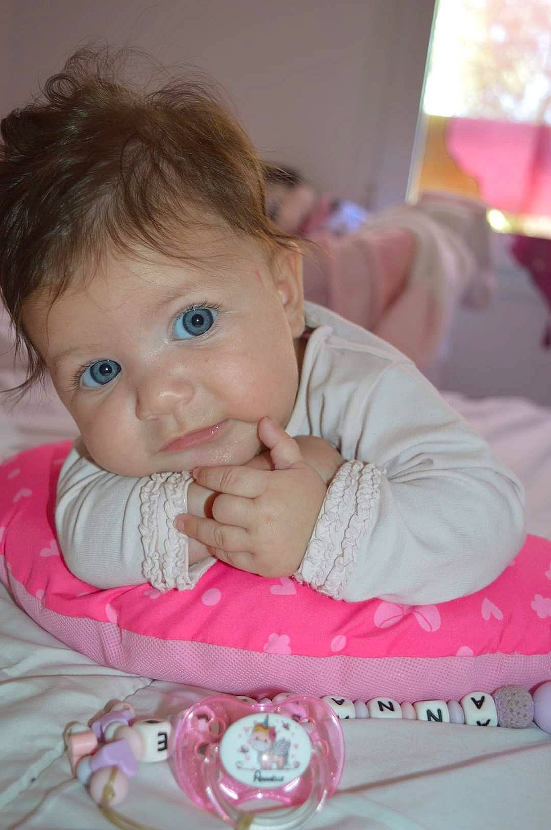 Annaëlle participe au concours pour gagner de l'argent avec cette photo : baby, baby_products, cheek, child, eye, iris, person, pink, product, skin, toddler