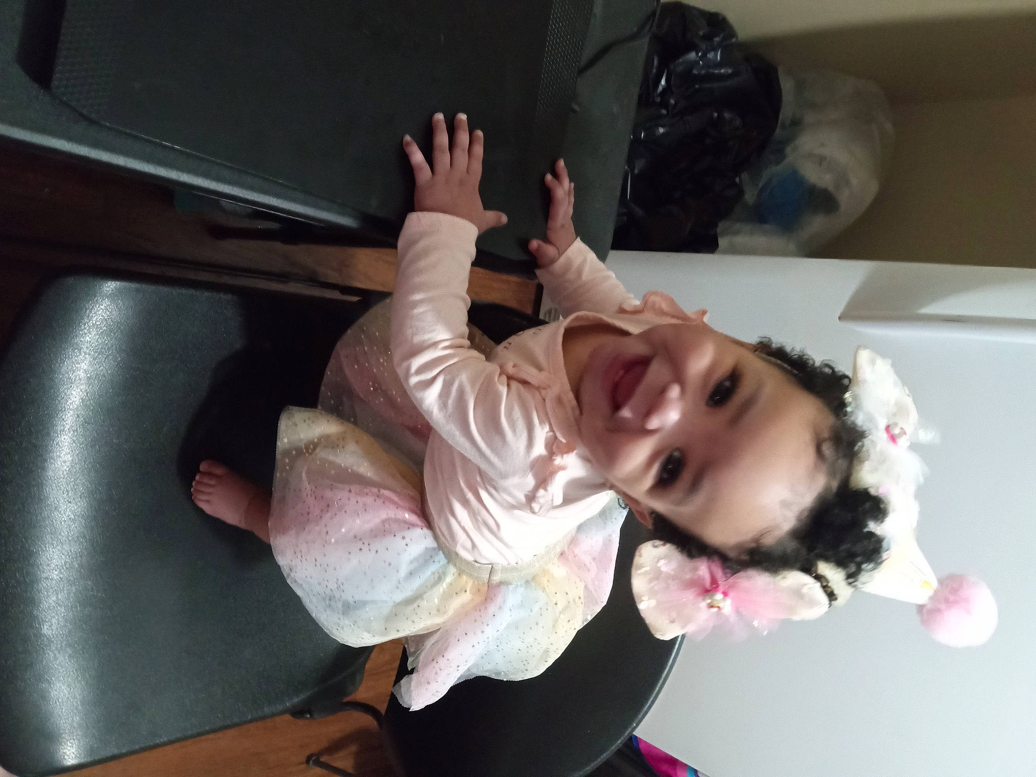 Halo is registered to the contest to win money with this photo: child, comfort, eyelash, family_car, fun, gesture, happy, joy, mouth, nail, person, room, smile, thumb, toddler, vehicle_door