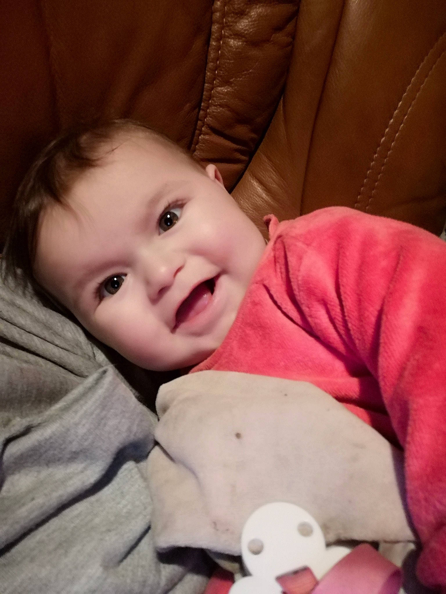 Naomie participe au concours pour gagner de l'argent avec cette photo : baby, baby_toddler_clothing, carmine, cheek, child, chin, comfort, happy, human, iris, lip, mouth, nose, person, sitting, skin, sleeve, smile, textile, toddler