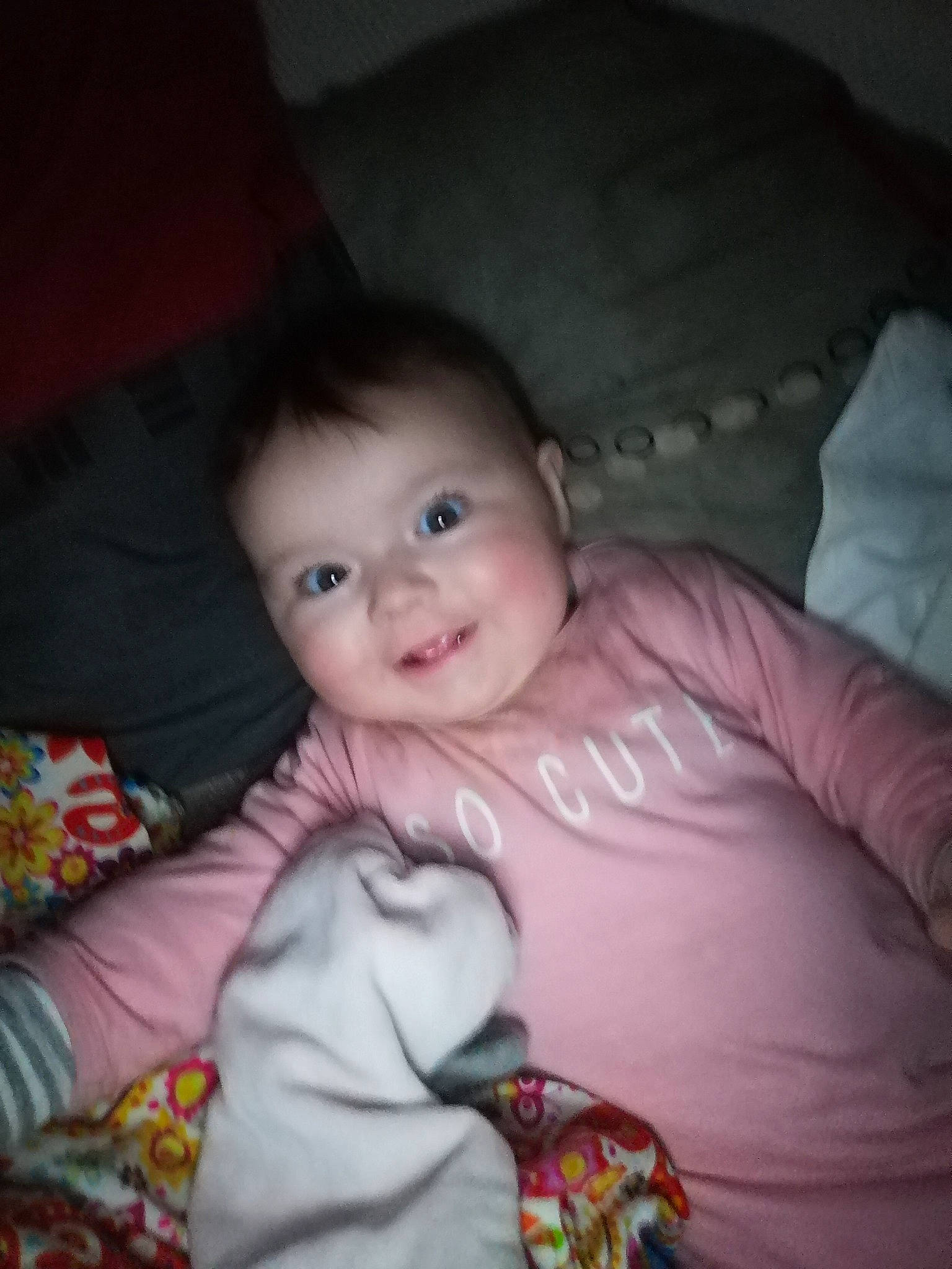 Naomie participe au concours pour gagner de l'argent avec cette photo : baby, baby_toddler_clothing, cheek, child, comfort, eye, finger, fun, happy, head, iris, joy, leg, linens, lip, mouth, nose, person, sitting, skin