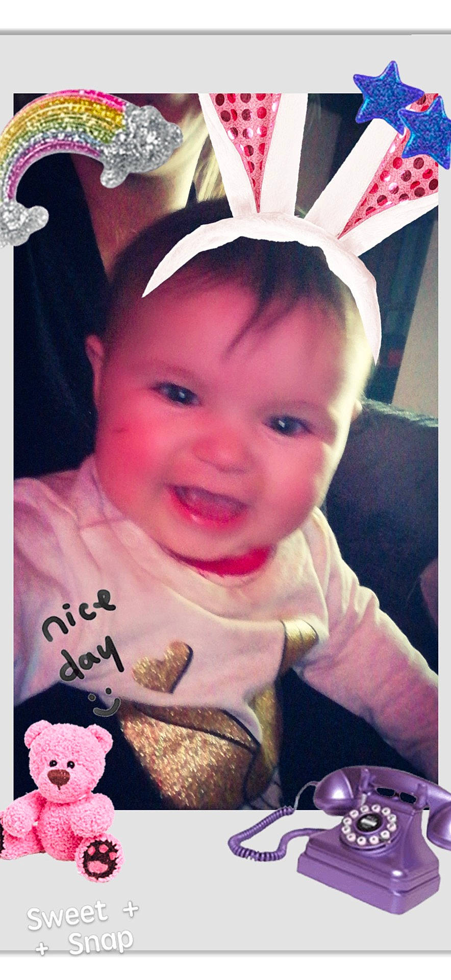 Naomie a rejoint le concours — aidez-le/la à gagner de superbes lots ! baby, baby_toddler_clothing, cheek, child, cool, facial_expression, hairstyle, happy, mammal, people, person, photograph, pink, product, skin, sleeve, smile, snapshot, tableware, toddler