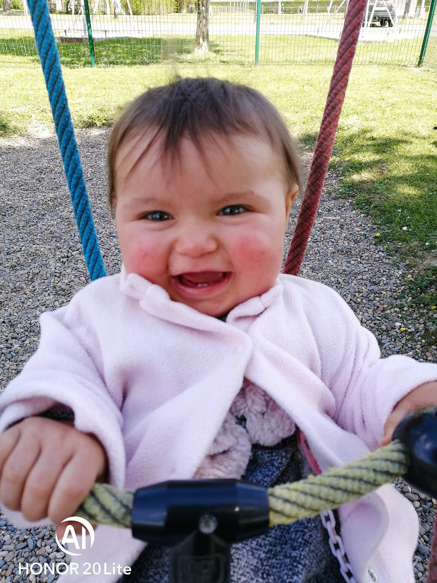 Naomie a rejoint le concours — aidez-le/la à gagner de superbes lots ! baby, baby_toddler_clothing, cheek, child, fun, grass, happy, human_settlement, iris, leisure, person, photograph, plant, product, recreation, skin, smile, snapshot, swing, toddler