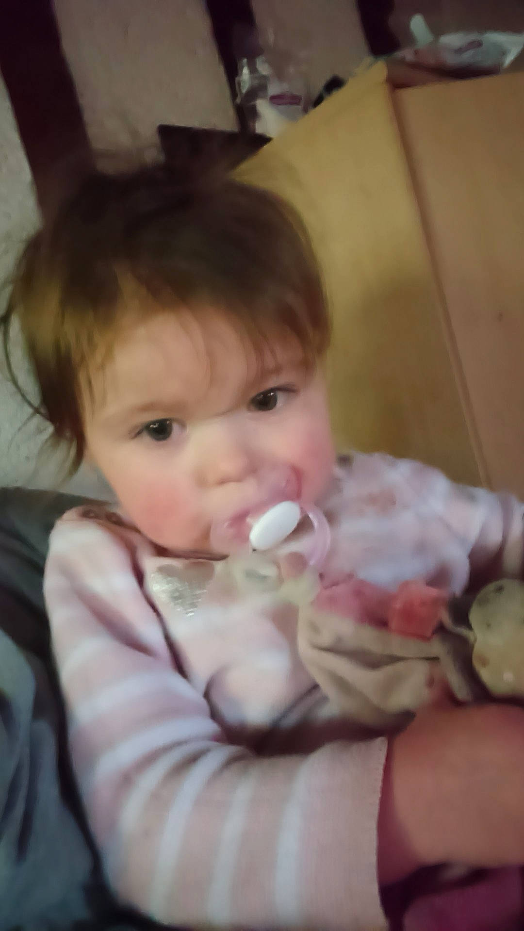 Naomie a rejoint le concours — aidez-le/la à gagner de superbes lots ! baby, baby_toddler_clothing, blond, cheek, child, comfort, ear, eye, eyebrow, eyelash, finger, gesture, happy, iris, lip, mouth, nose, person, skin, thumb