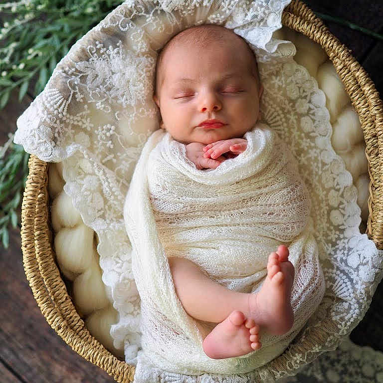 Lyam participe au concours pour gagner de l'argent avec cette photo : baby, basket, blanket, cozy, cute, fabric, foot, greenery, hand, indoors, infant, lace, newborn, peaceful, portrait, resting, sleeping, soft, wooden_floor, wrapped