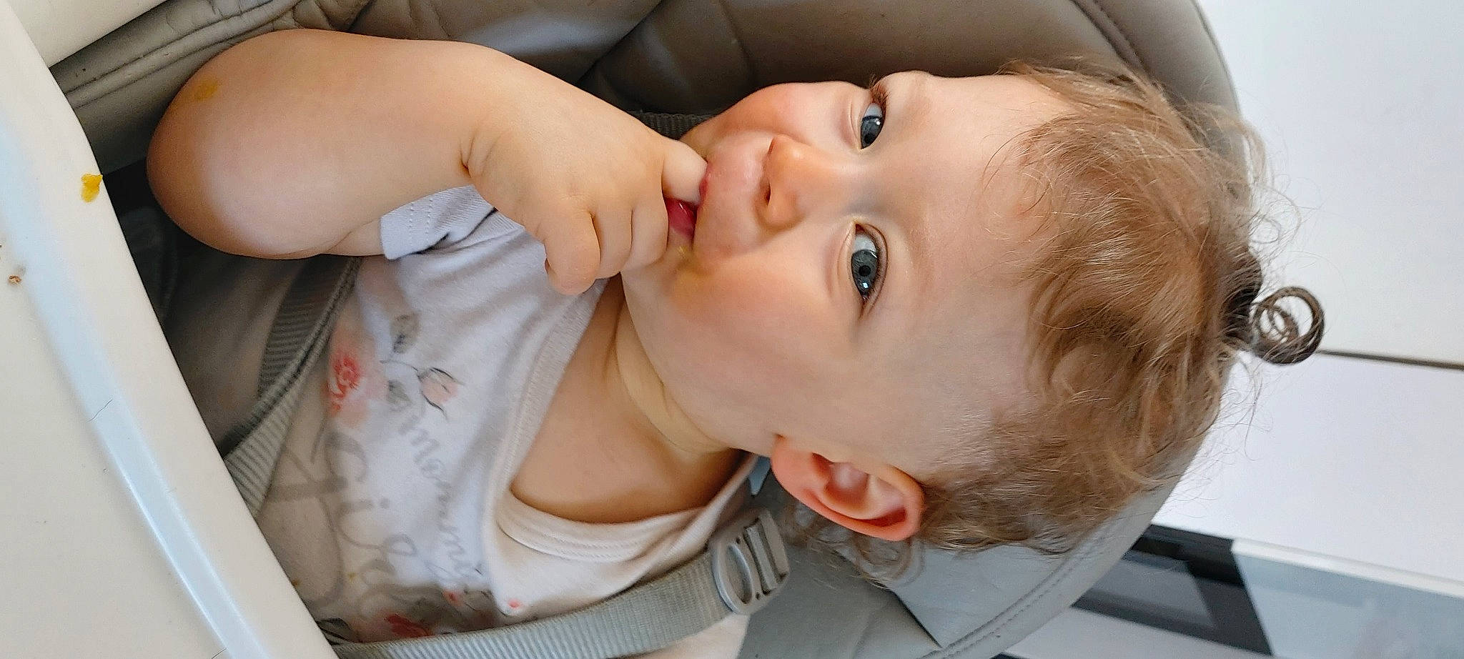 Mylaïa a rejoint le concours — aidez-le/la à gagner de superbes lots ! baby, baby_toddler_clothing, cheek, child, chin, comfort, ear, eyebrow, eyelash, flash_photography, happy, iris, jaw, lip, mouth, neck, nose, person, skin, smile