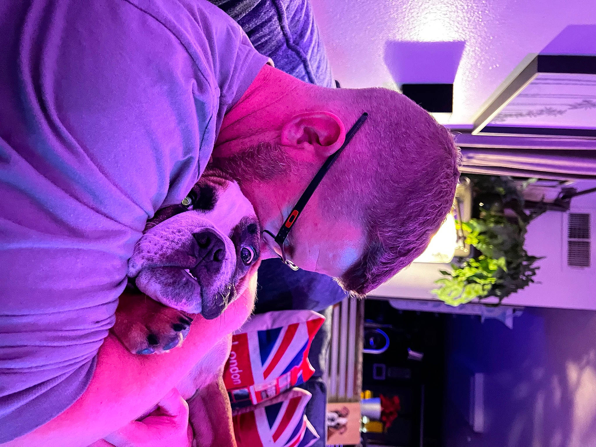 Georgette is registered to the contest to win money with this photo: audio_equipment, electric_blue, entertainment, event, eyewear, fun, hat, machine, magenta, microphone, petal, pink, plant, purple, room, sunglasses, tree, violet