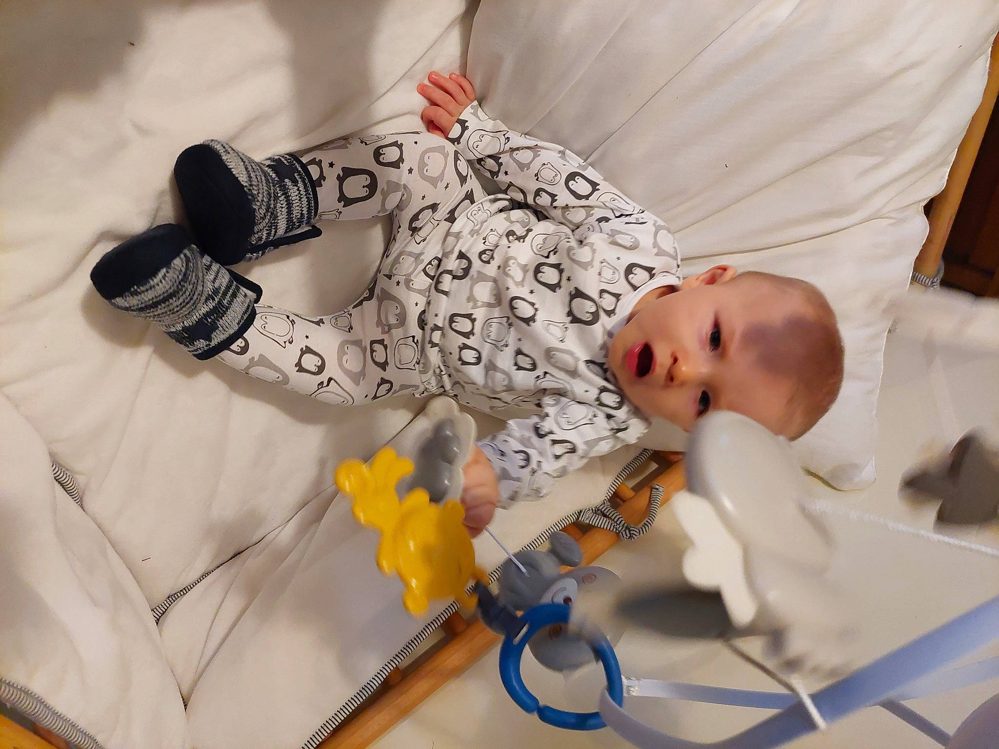 Thyméo a rejoint le concours — aidez-le/la à gagner de superbes lots ! baby, baby_products, baby_safety, baby_sleeping, baby_toddler_clothing, child, comfort, event, health_care, hospital, linens, medical, medical_equipment, medical_procedure, patient, pattern, person, room, textile, toddler