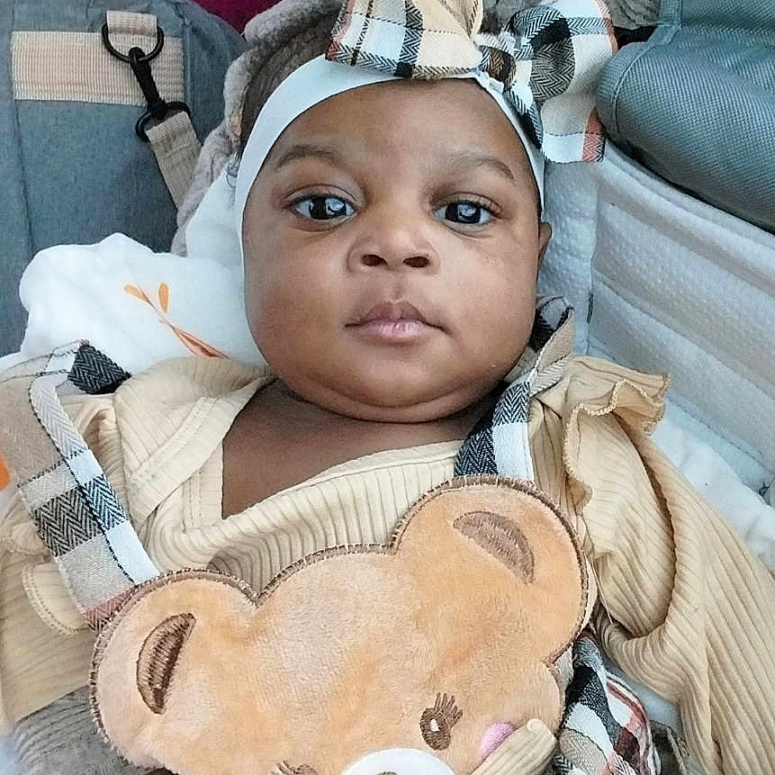 Prielle Shana Alma a rejoint le concours — aidez-le/la à gagner de superbes lots ! architecture, baby, blanket, bonnet, cap, clothing, costume, couch, cushion, face, furniture, glove, hat, head, homedecor, newborn, person, photography, portrait, sleeping