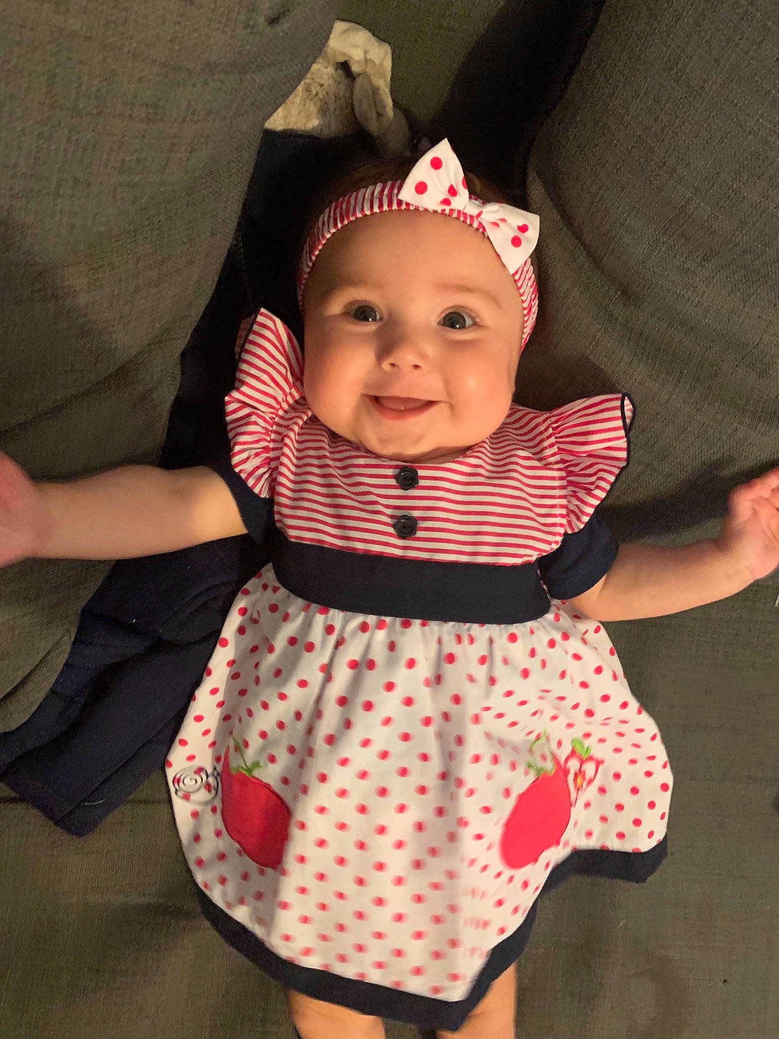 Kaelya participe au concours pour gagner de l'argent avec cette photo : baby, baby_products, baby_toddler_clothing, child, clothing, design, hair_accessory, headgear, pattern, person, pink, polka_dot, product, toddler