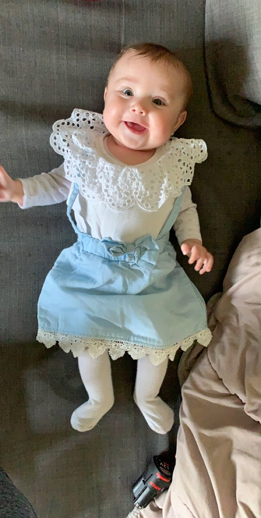 Kaelya participe au concours pour gagner de l'argent avec cette photo : baby, child, child_model, dress, fashion_accessory, person, sitting, smile, toddler