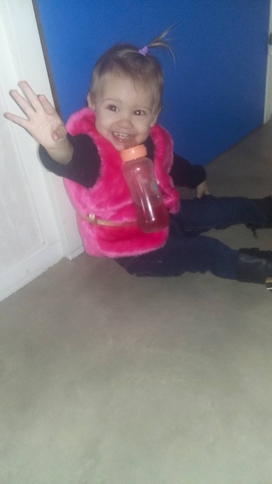 Shanna participe au concours pour gagner de l'argent avec cette photo : arm, child, crawling, day, finger, floor, flooring, fun, girl, hand, joy, leg, mouth, person, pink, play, product, purple, sitting, skin