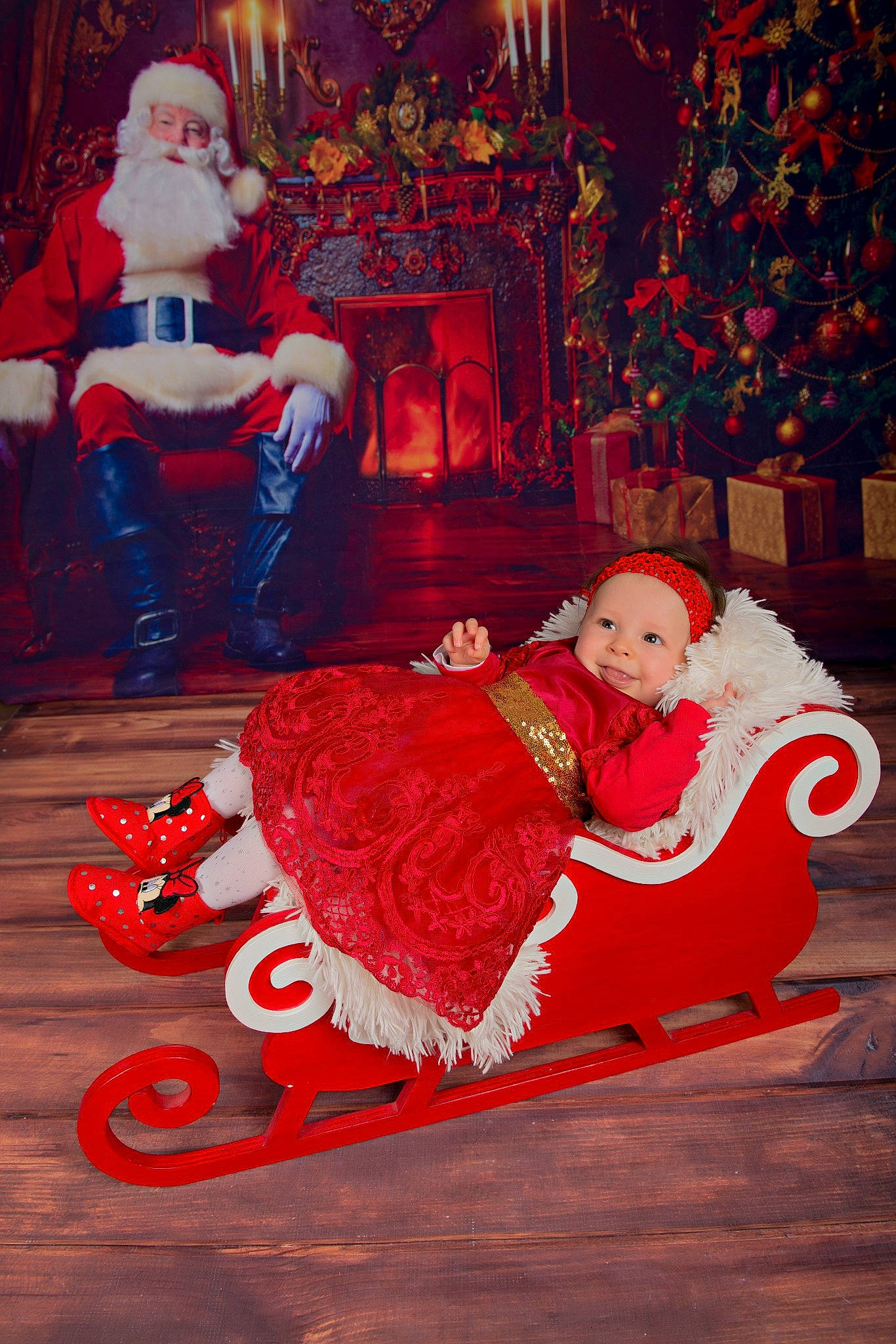 Syanna a rejoint le concours — aidez-le/la à gagner de superbes lots ! art, christmas, christmas_decoration, event, fictional_character, holiday, lap, person, red, santa_claus, tradition