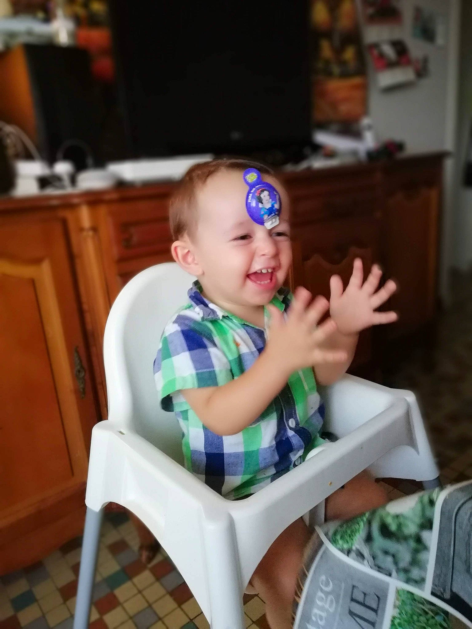 Swan a rejoint le concours — aidez-le/la à gagner de superbes lots ! child, cool, day, finger, fun, infant, person, play, product, sitting, toddler