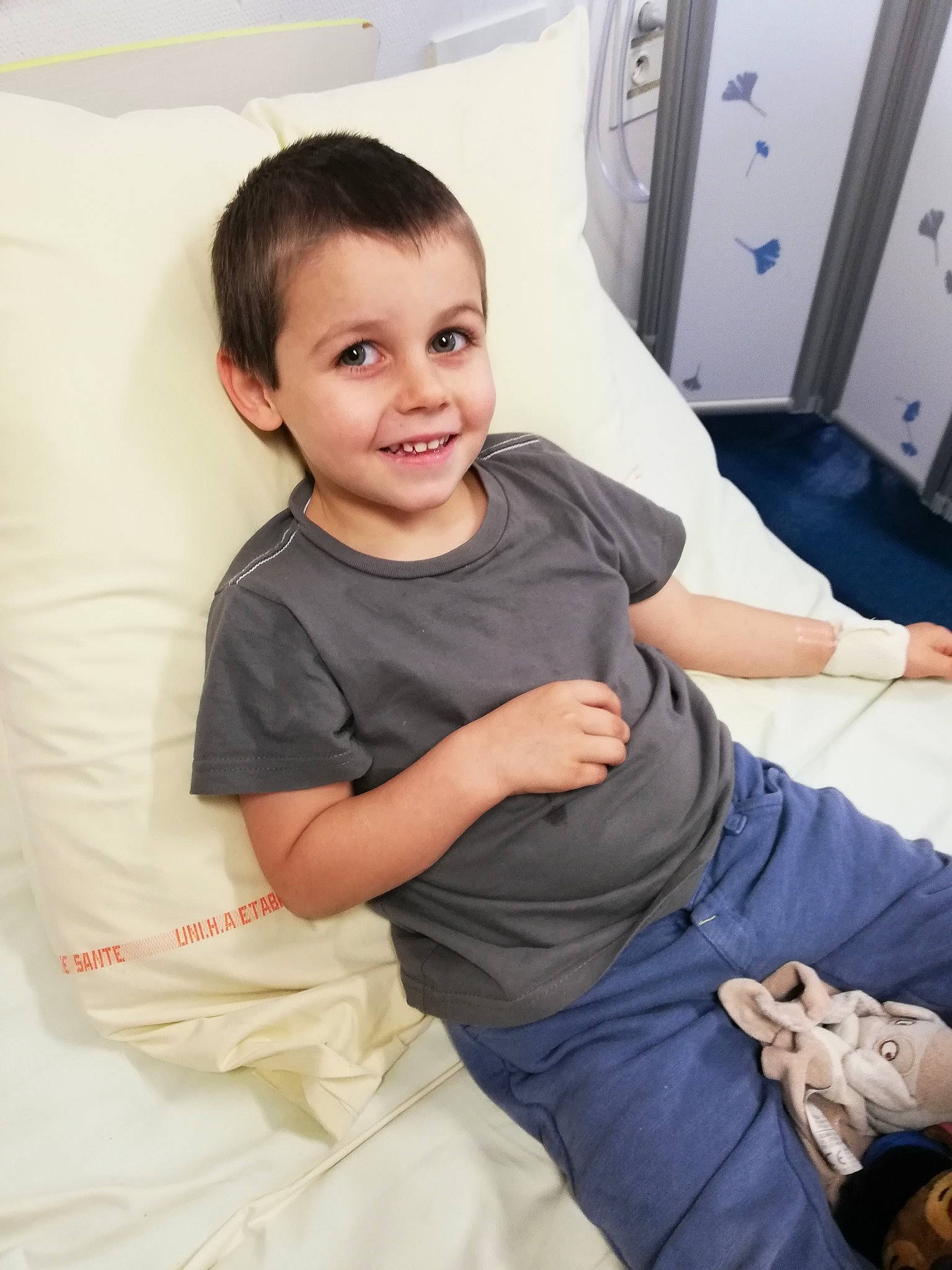 Tim a rejoint le concours — aidez-le/la à gagner de superbes lots ! abdomen, arm, child, day, girl, infant, joint, joy, leg, neck, person, product, shoulder, sitting, smile, toddler, trunk