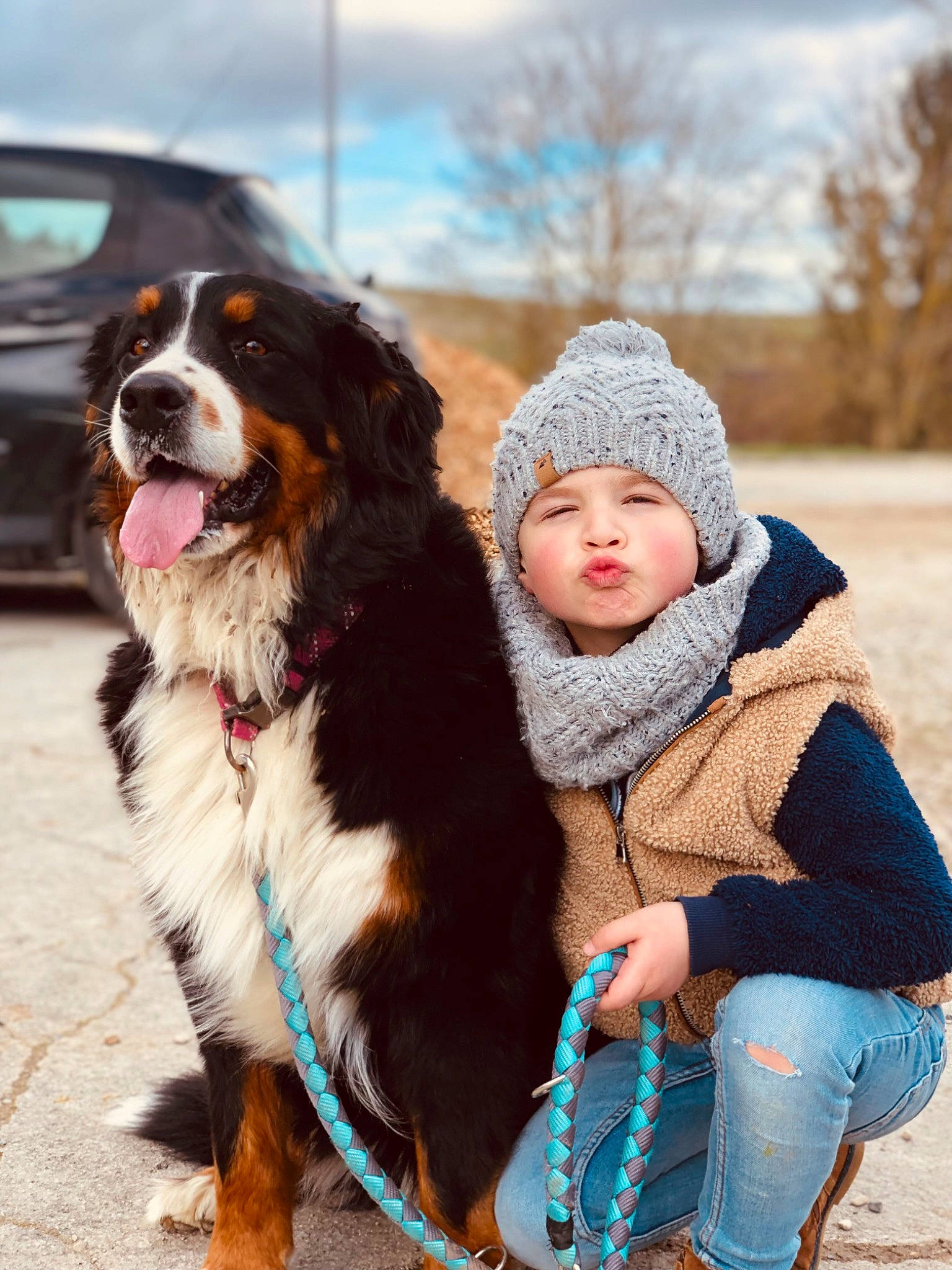 Luca a rejoint le concours — aidez-le/la à gagner de superbes lots ! carnivore, cloud, companion_dog, dog, dog_breed, dog_collar, fashion_accessory, fun, fur, happy, hat, headgear, headwear, leash, mammal, people_in_nature, person, sky, snout, sporting_group