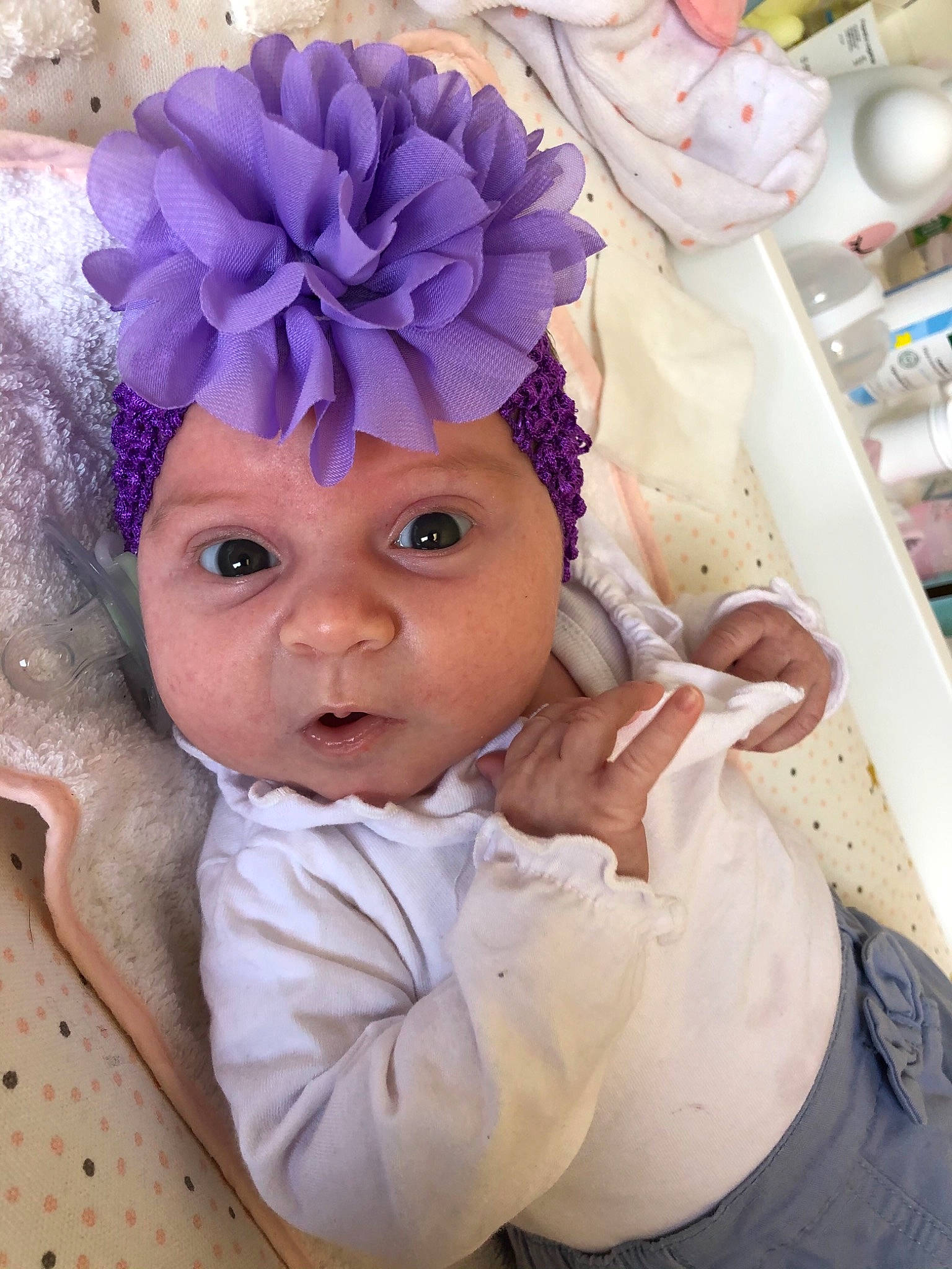 Tylïa a rejoint le concours — aidez-le/la à gagner de superbes lots ! baby, baby_toddler_clothing, cap, cheek, child, chin, costume_hat, eyebrow, flower, happy, headband, headgear, headpiece, headwear, person, petal, pink, purple, textile, toddler
