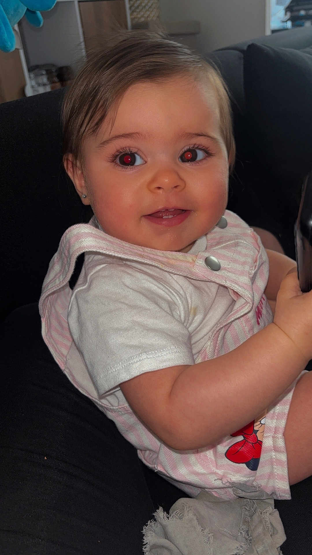 Ylona participe au concours pour gagner de l'argent avec cette photo : baby, child, face, smile, eyes, red_eye, clothing, striped, sitting, cute, indoor, person, infant, short_sleeve, pink, white, cheek, hand, portrait, young