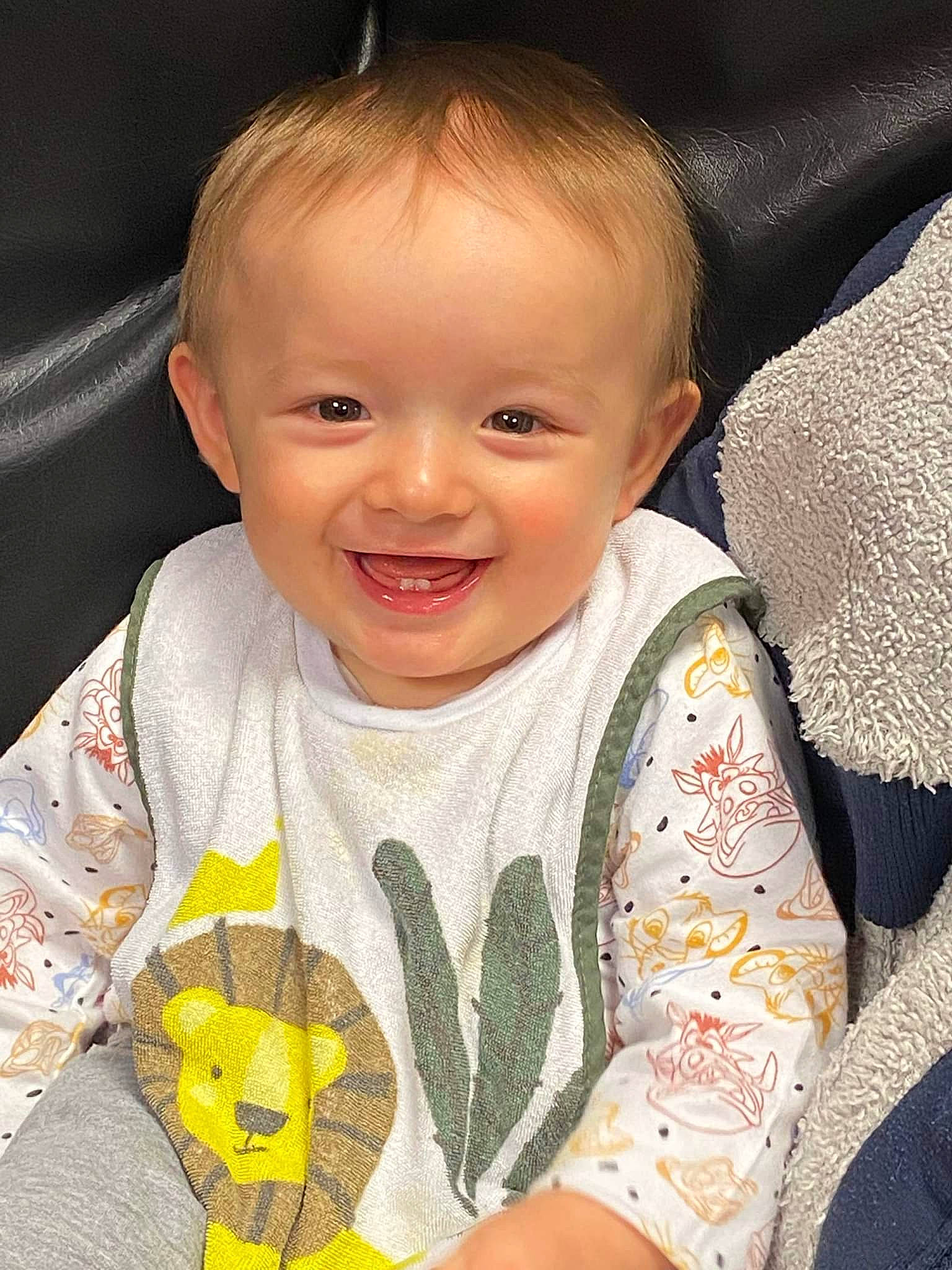 Maylone participe au concours pour gagner de l'argent avec cette photo : baby_toddler_clothing, cheek, chin, eye, eyebrow, face, forehead, hair, hairstyle, head, human_body, iris, joy, lip, mouth, neck, nose, person, product, skin