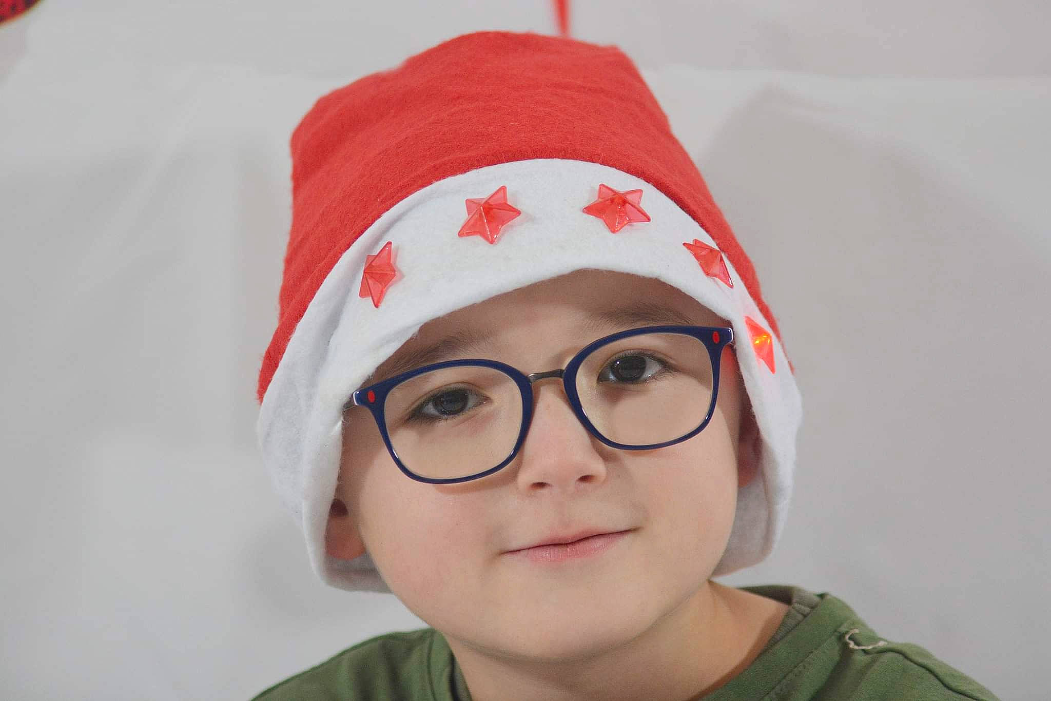 Matthieu a rejoint le concours — aidez-le/la à gagner de superbes lots ! cap, chin, clothing, eye, eyebrow, eyelash, eyewear, face, glasses, happy, head, headgear, headwear, lip, mouth, neck, nose, outerwear, person, sleeve