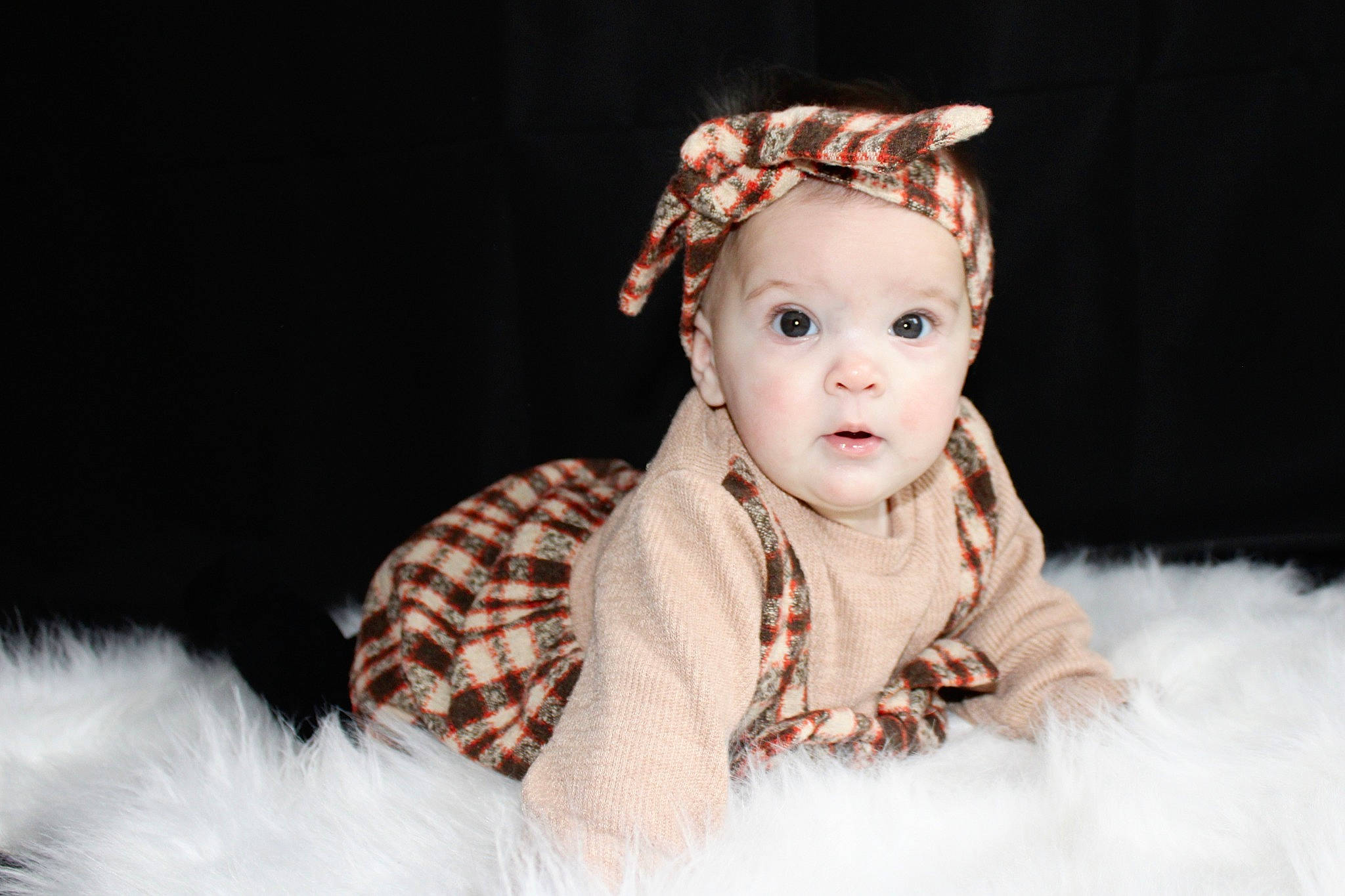 Djulia a rejoint le concours — aidez-le/la à gagner de superbes lots ! baby, baby_toddler_clothing, child, costume, dress, event, fashion_accessory, fashion_design, flash_photography, fun, fur, fur_clothing, hair_accessory, happy, headband, headpiece, headwear, jewellery, person, sleeve