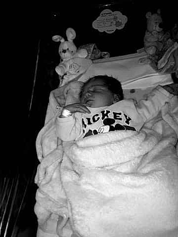 Noham participe au concours pour gagner de l'argent avec cette photo : black_and_white, child, monochrome, monochrome_photography, person, photograph, photography, style, white