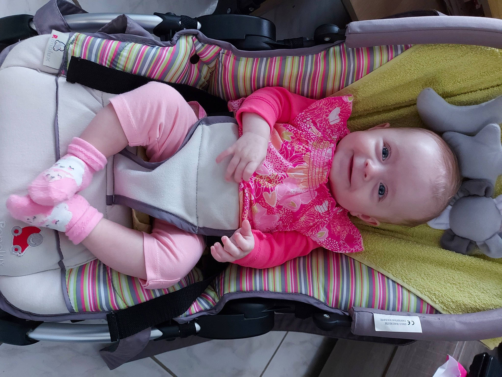 Ambre participe au concours pour gagner de l'argent avec cette photo : baby, baby_carriage, baby_products, baby_toddler_clothing, car_seat, carmine, child, comfort, couch, joy, lap, linens, magenta, mammal, pattern, person, pink, product, sitting, textile