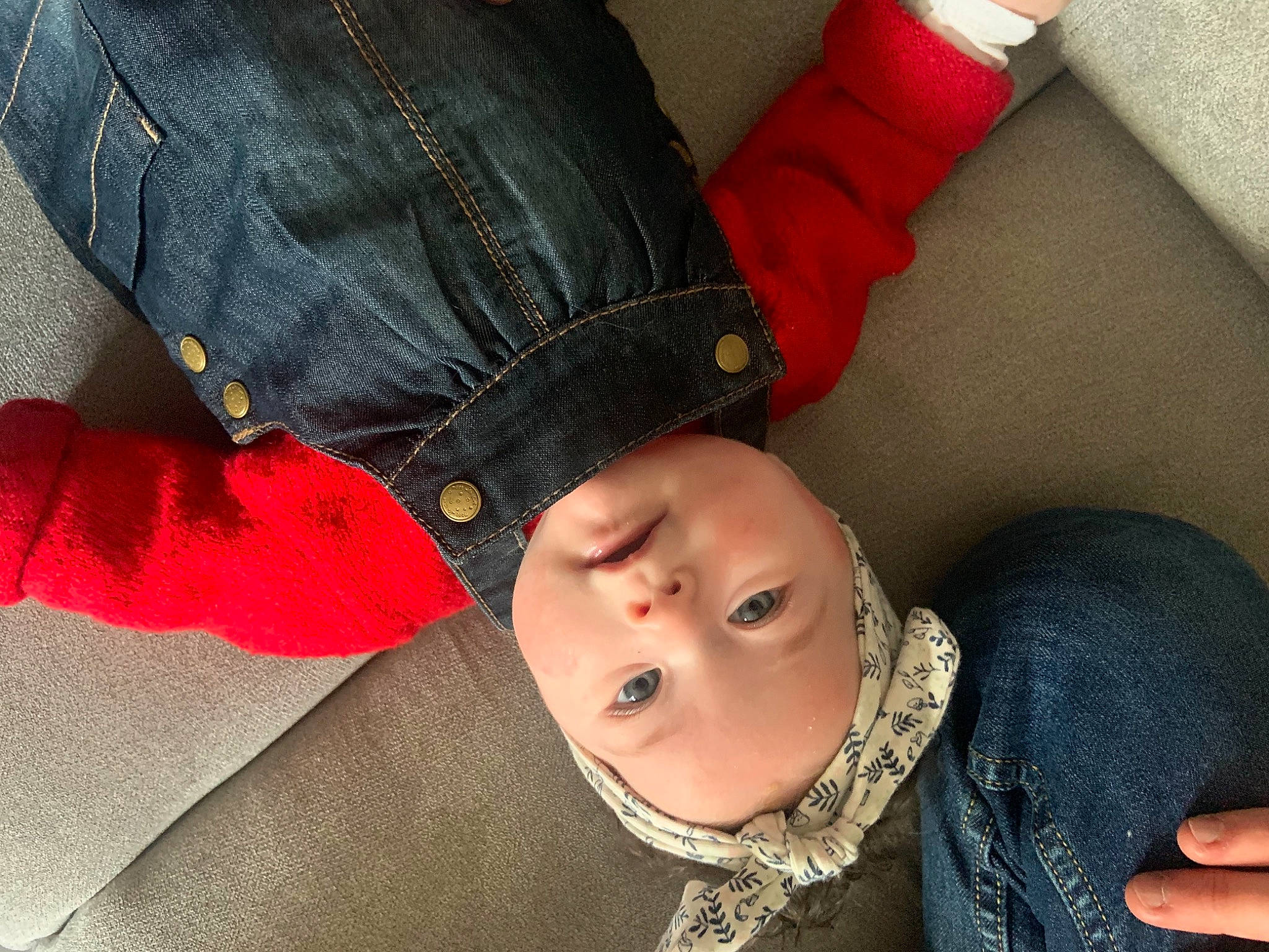 Blanche a rejoint le concours — aidez-le/la à gagner de superbes lots ! baby, baby_products, baby_toddler_clothing, carmine, cheek, child, collar, comfort, denim, face, headwear, jacket, lip, nose, organ, outerwear, pattern, person, skin, sleeve