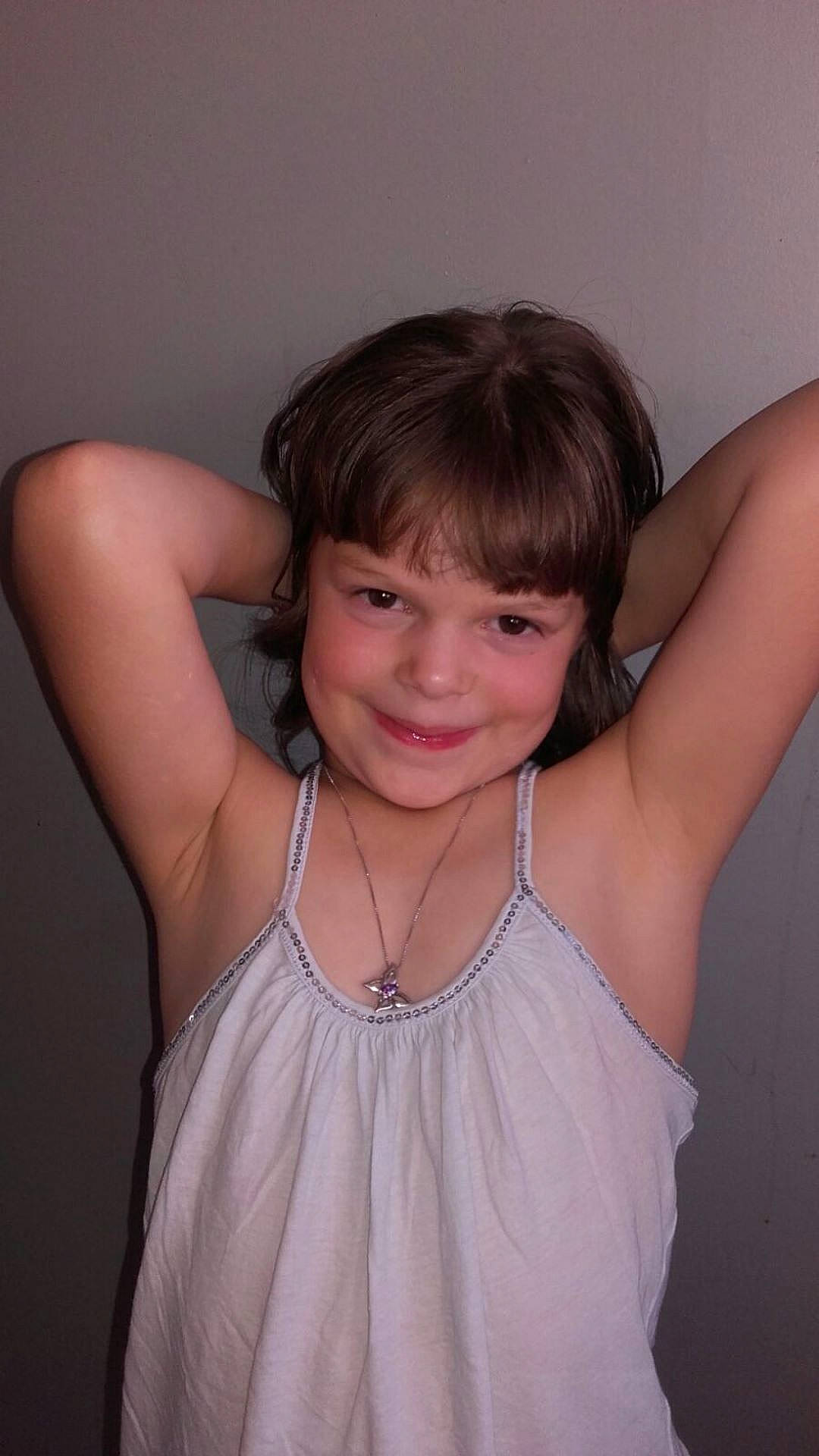 Judie a rejoint le concours — aidez-le/la à gagner de superbes lots ! arm, beauty, blond, brown_hair, cheek, child, child_model, chin, dress, eye, girl, hair, hairstyle, human_hair_color, joy, leg, person, shoulder, sitting, skin