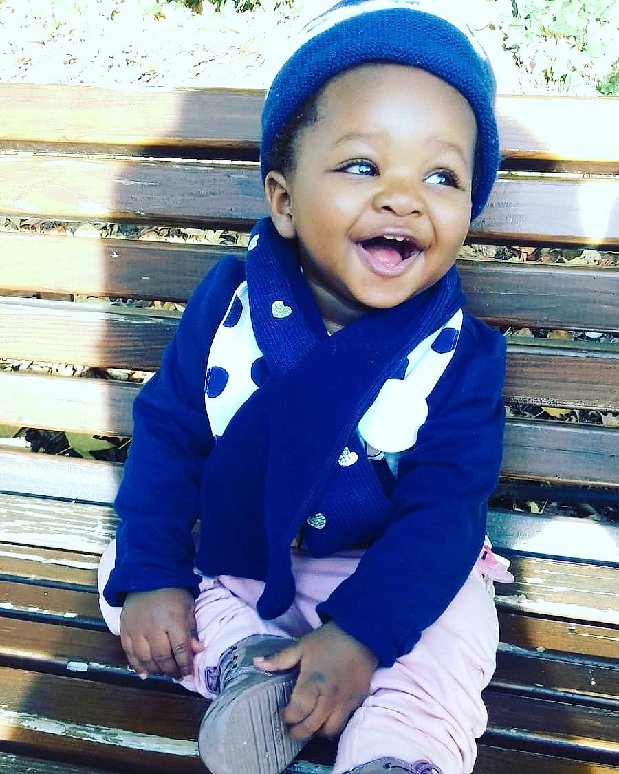 Kamelia participe au concours pour gagner de l'argent avec cette photo : baby, blue, child, child_model, cool, face, facial_expression, happy, laugh, outerwear, person, photography, smile, t_shirt, toddler