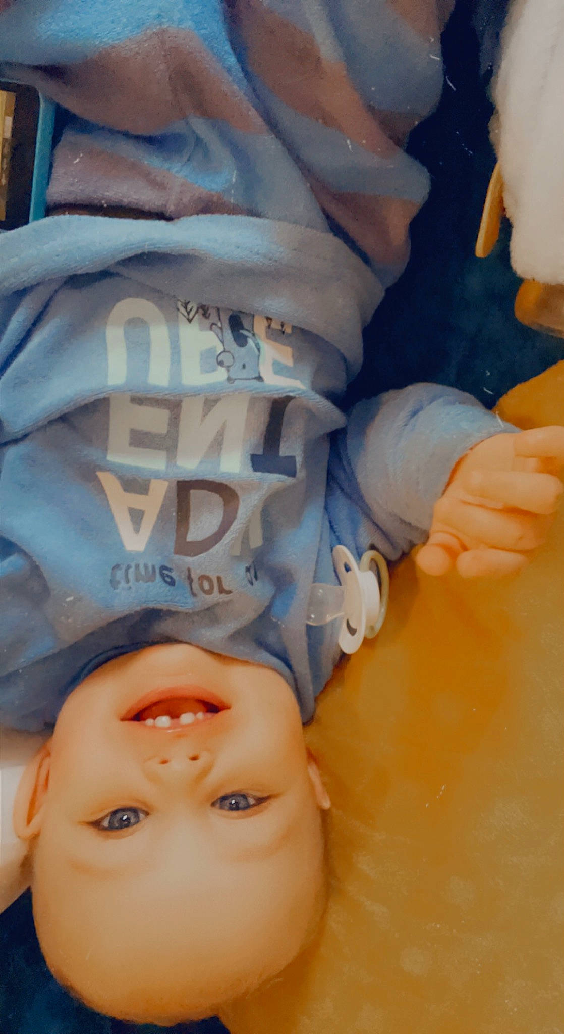 Jules participe au concours pour gagner de l'argent avec cette photo : azure, baby, cheek, child, comfort, elbow, eyelash, finger, fun, gesture, happy, headgear, human_leg, joy, mouth, muscle, nose, person, product, skin