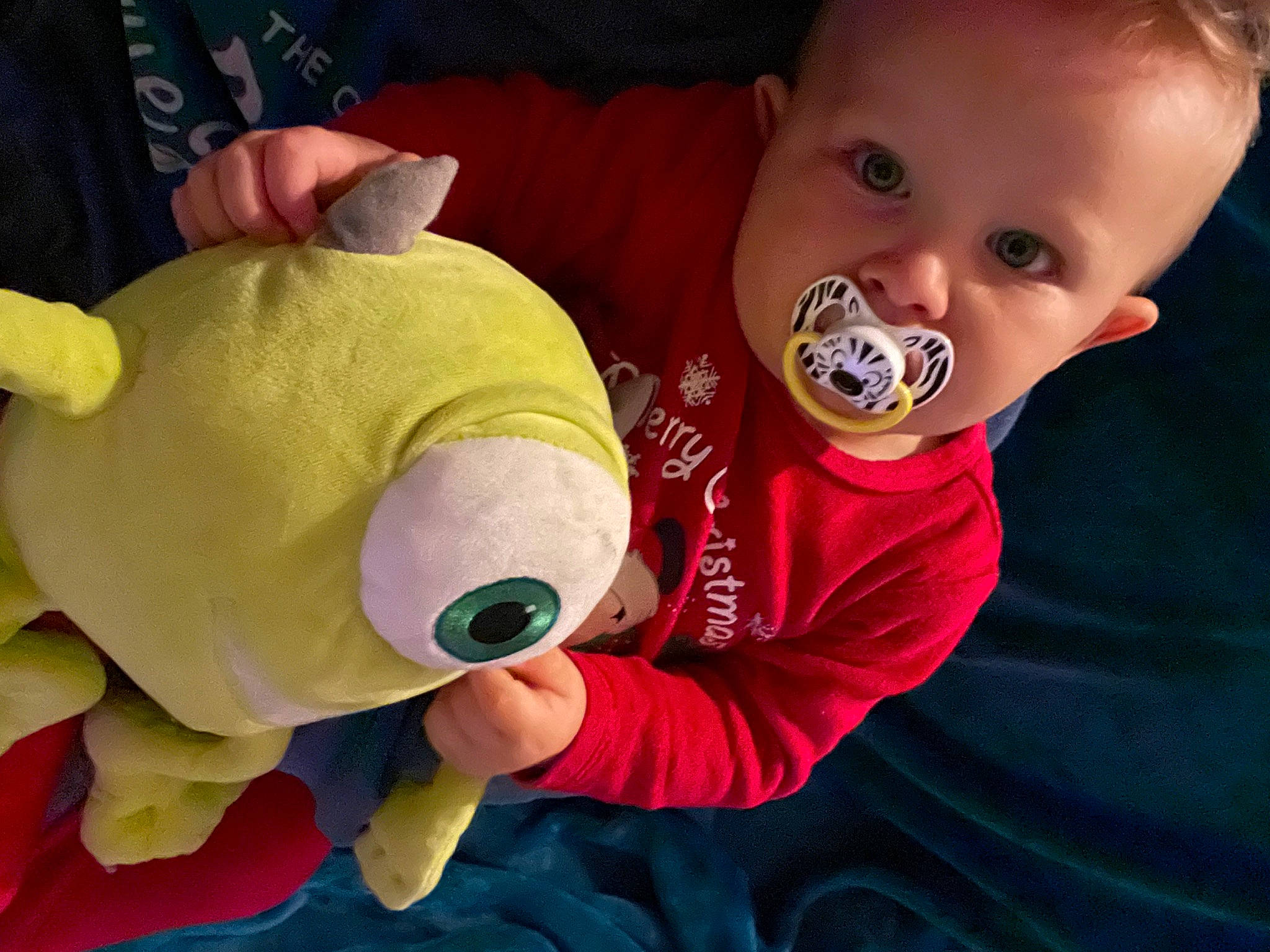 Jules a rejoint le concours — aidez-le/la à gagner de superbes lots ! baby, baby_products, baby_toddler_clothing, baby_toys, cheek, child, ear, finger, fun, gesture, happy, head, mouth, nose, person, pink, plush, sleeve, stuffed_toy, toddler