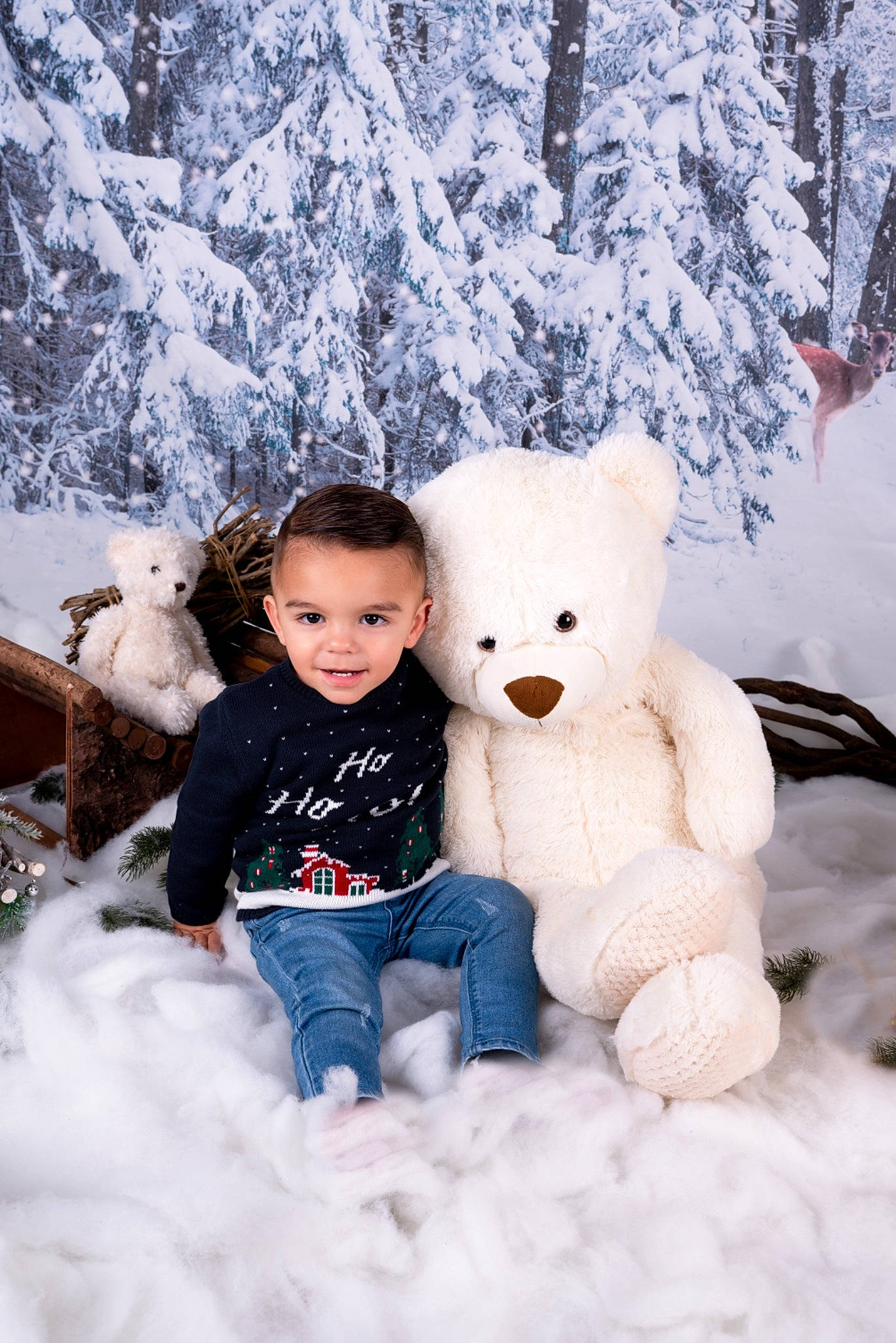 Taylor a rejoint le concours — aidez-le/la à gagner de superbes lots ! azure, baby_toddler_clothing, beauty, child, freezing, fun, fur, happy, head, jeans, joy, mammal, person, sitting, skin, snow, teddy_bear, toddler, toy, tree