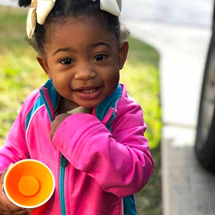 Kynnedi is registered to the contest to win money with this photo: baby, child, fun, hair_accessory, hairstyle, happy, people, person, pink, play, skin, smile, toddler