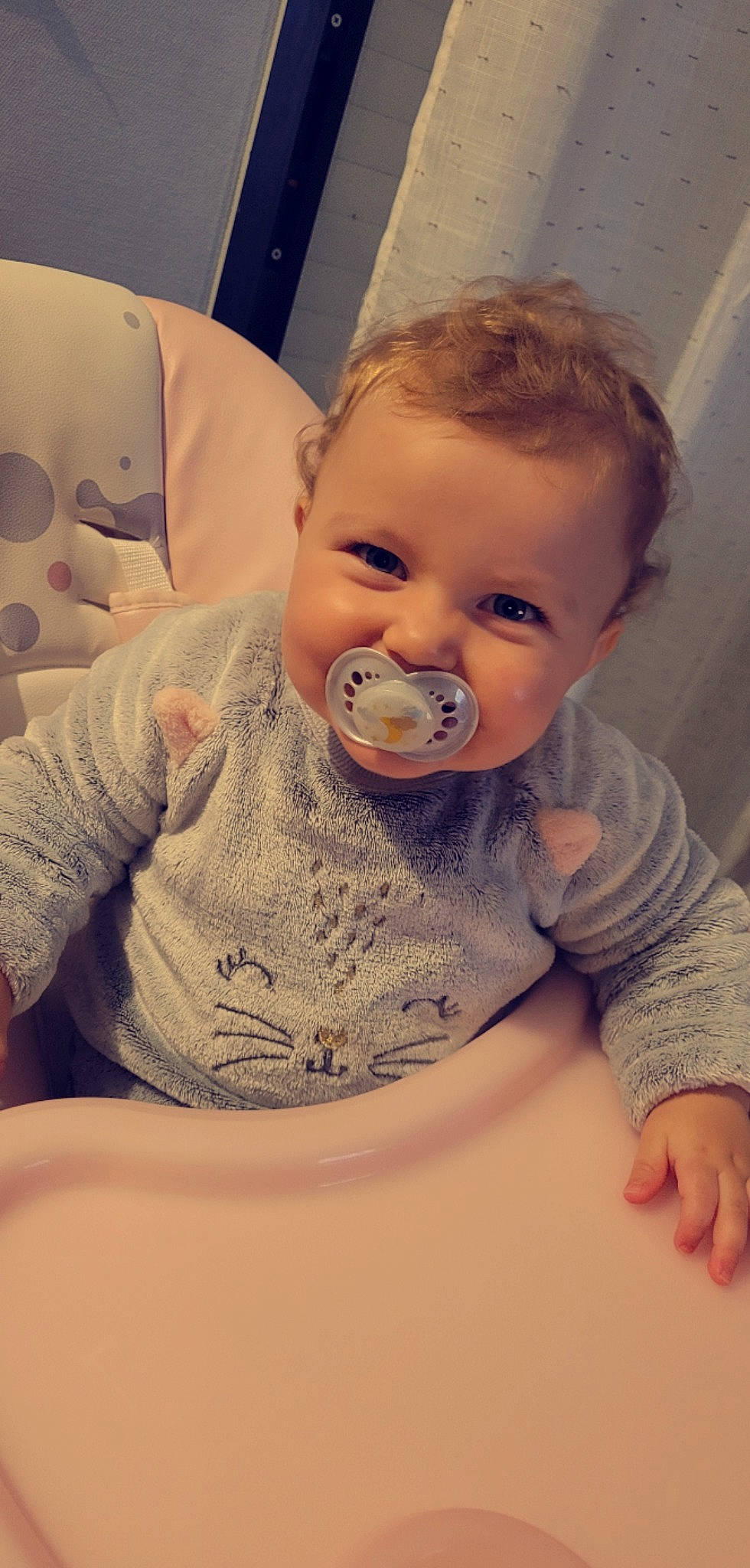 Thaïs a rejoint le concours — aidez-le/la à gagner de superbes lots ! arm, baby_toddler_clothing, cheek, chin, comfort, cool, ear, eyebrow, finger, hair, happy, head, human_body, iris, lip, mouth, neck, nose, person, skin