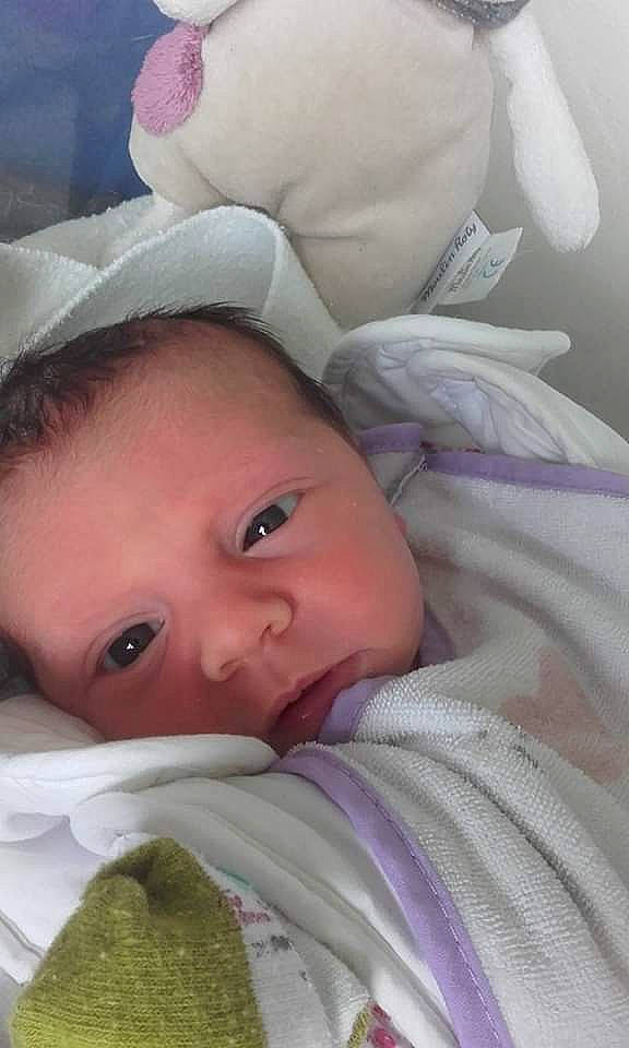 Loanie participe au concours pour gagner de l'argent avec cette photo : baby, cheek, chin, comfort, eye, eyebrow, face, facial_expression, forehead, happy, head, iris, lip, mouth, nose, person, product, skin, smile, textile