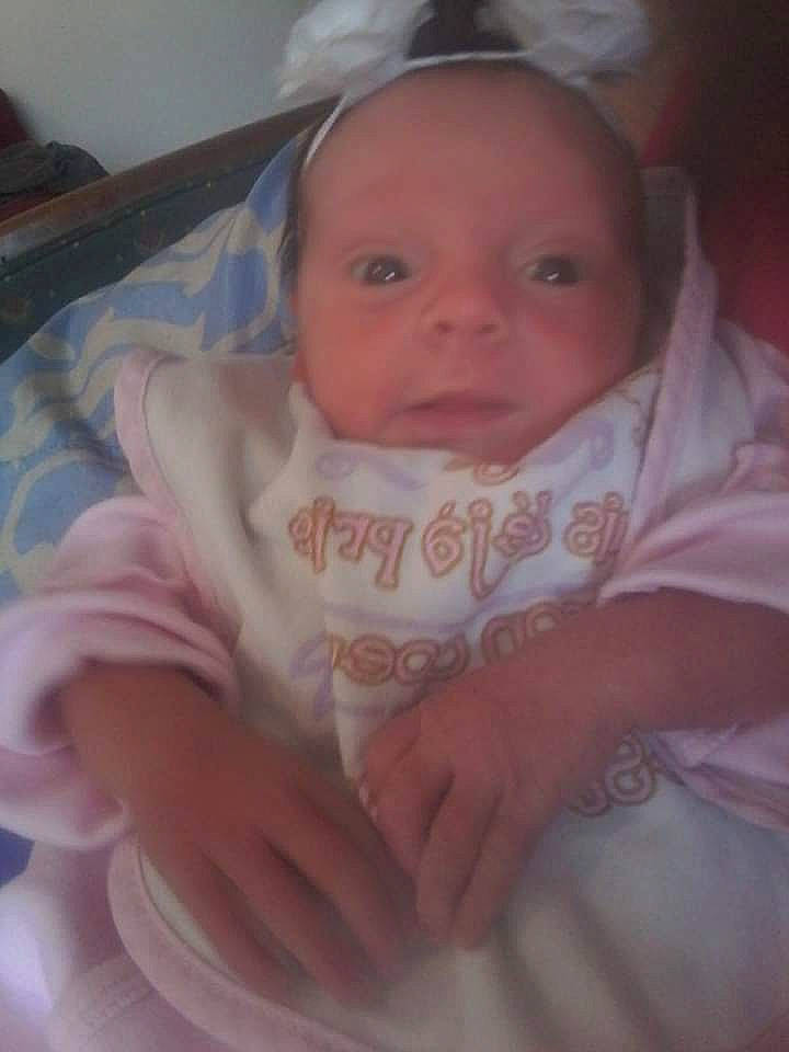 Loanie a rejoint le concours — aidez-le/la à gagner de superbes lots ! baby, baby_toddler_clothing, cheek, chin, comfort, ear, eye, eyebrow, forehead, gesture, head, human_body, iris, lip, mouth, neck, nose, person, skin, sleeve