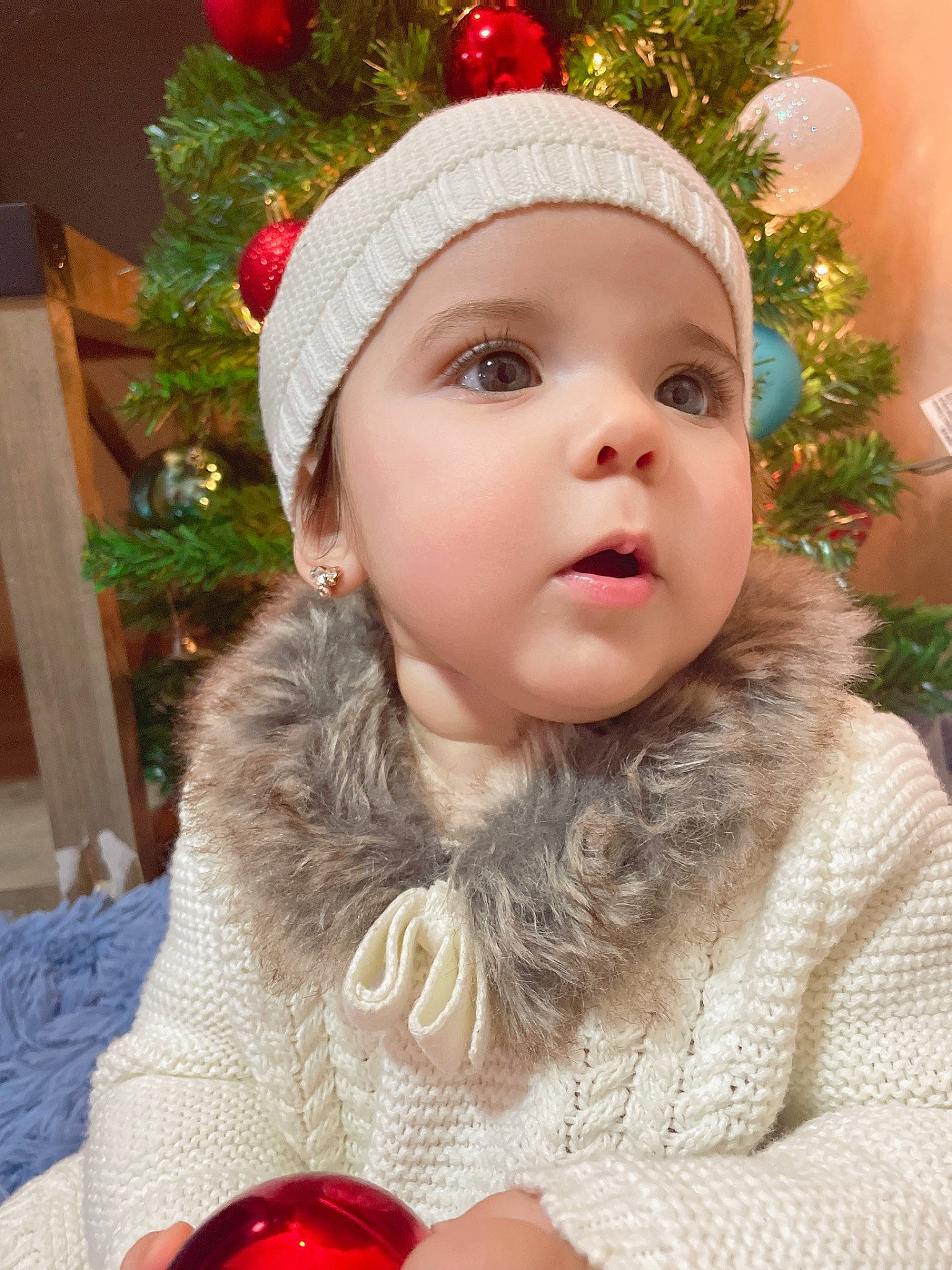 Briana is registered to the contest to win money with this photo: cheek, christmas, christmas_decoration, christmas_ornament, christmas_tree, costume_hat, event, eye, happy, head, headgear, headwear, holiday, holiday_ornament, human_body, lip, organ, ornament, person, red