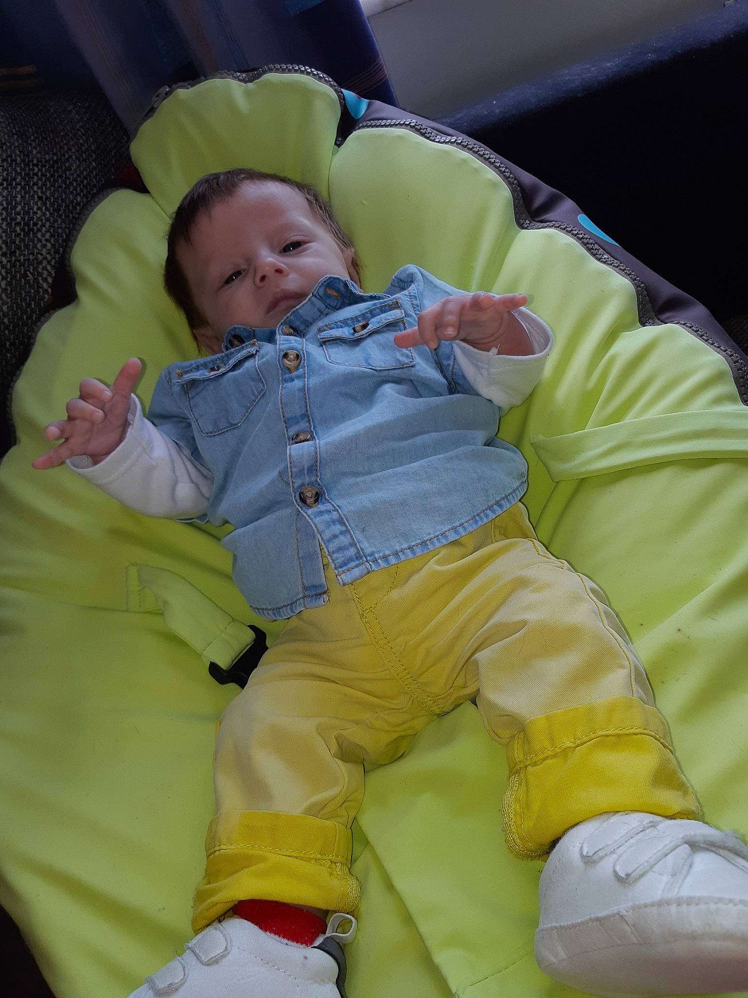 Gabryël participe au concours pour gagner de l'argent avec cette photo : baby, bedtime, child, comfort, nap, person, sleep, toddler, yellow