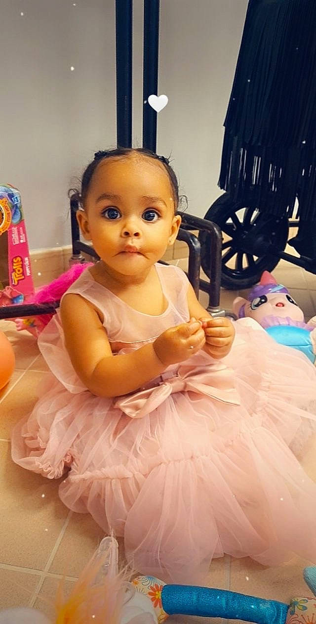 Kamyliah a rejoint le concours — aidez-le/la à gagner de superbes lots ! baby_toddler_clothing, ballet_tutu, bridal_accessory, child, day_dress, embellishment, event, fashion_accessory, fashion_design, formal_wear, fun, happy, headpiece, iris, magenta, peach, person, pink, ruffle, skin