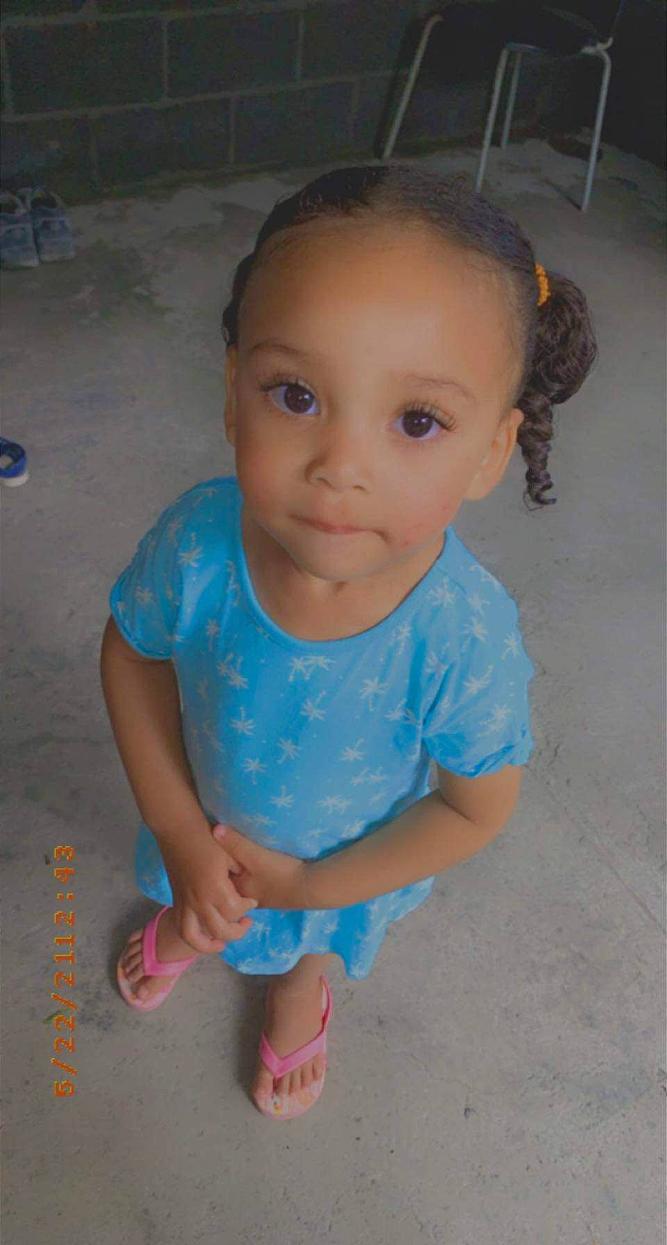 Milla a rejoint le concours — aidez-le/la à gagner de superbes lots ! azure, baby_toddler_clothing, cheek, chin, eye, fun, hair, hairstyle, hand, happy, head, iris, mouth, nose, person, pink, skin, sleeve, smile, toddler