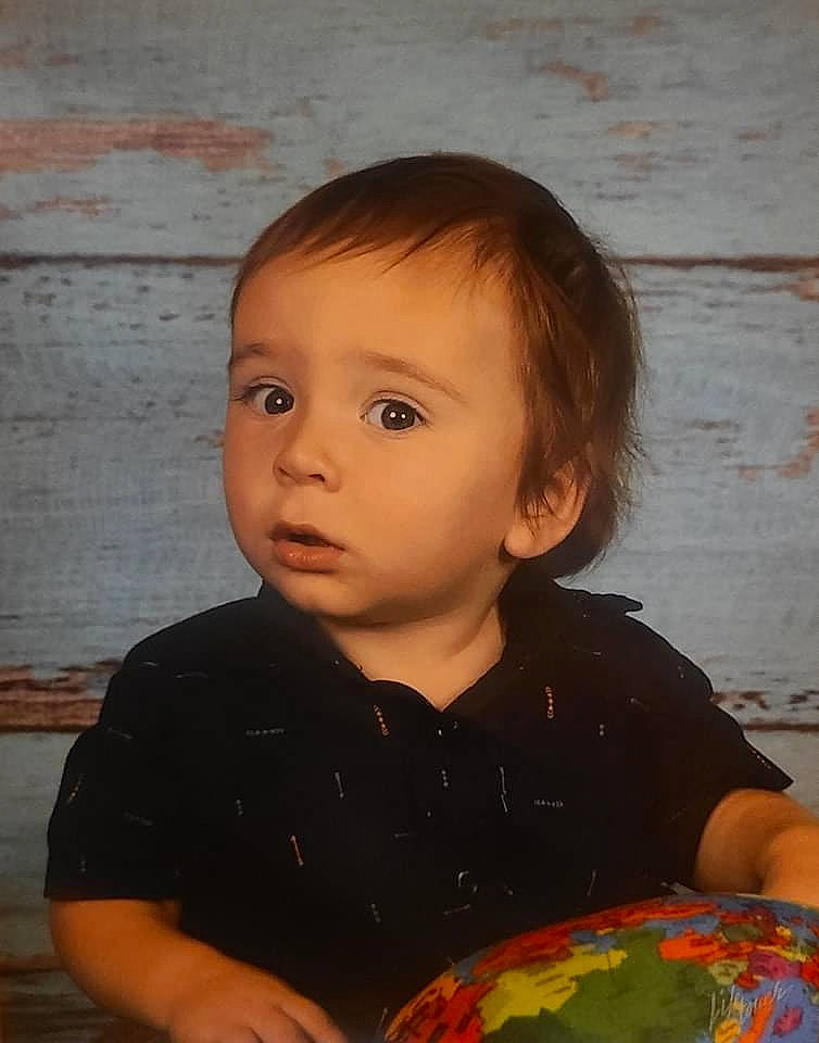 Asa is registered to the contest to win money with this photo: baby_playing_with_toys, cheek, child, comfort_food, fun, happy, iris, nose, person, portrait_photography, sitting, smile, t_shirt, toddler, vacation, wood