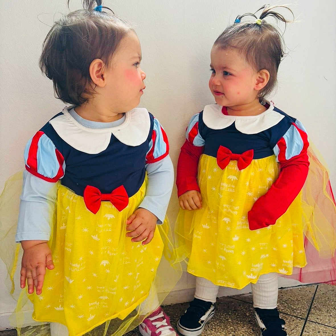 Elena Et Leana participe au concours pour gagner de l'argent avec cette photo : ball, child, clothing, costume, dress, face, female, football, footwear, girl, head, pants, people, person, photography, portrait, shoe, sneaker, soccer, soccerball