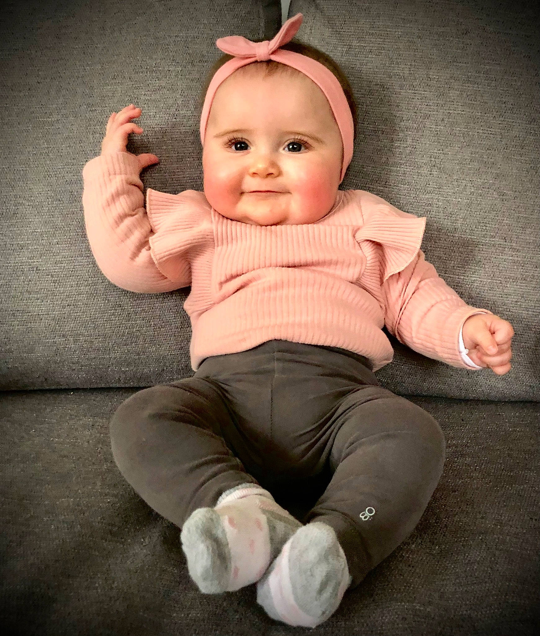 Maïssa a rejoint le concours — aidez-le/la à gagner de superbes lots ! baby, baby_toddler_clothing, cheek, child, comfort, costume_hat, fictional_character, flash_photography, foot, fun, happy, head, joy, pattern, person, portrait_photography, sitting, skin, sleeve, smile