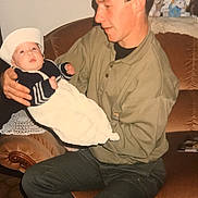 Nahya Arangois participe au concours pour gagner de l'argent avec cette photo : baby, man, indoor, couch, sailor_hat, holding, plant, stuffed_toy, vintage, portrait, seated, clothing, person, furniture, home, warm, family, casual, affection, smile